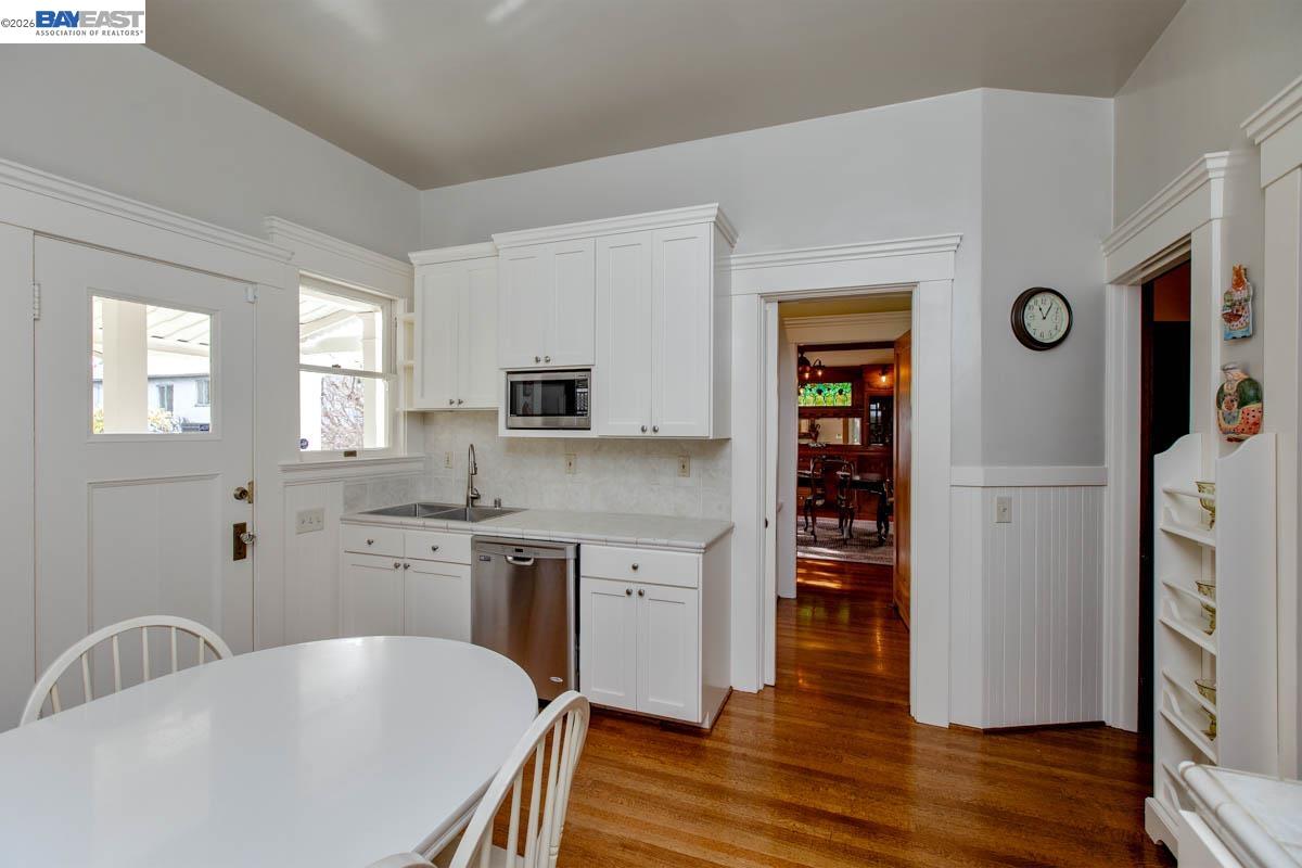 Detail Gallery Image 18 of 40 For 2056 Santa Clara Ave, Alameda,  CA 94501 - 5 Beds | 2 Baths