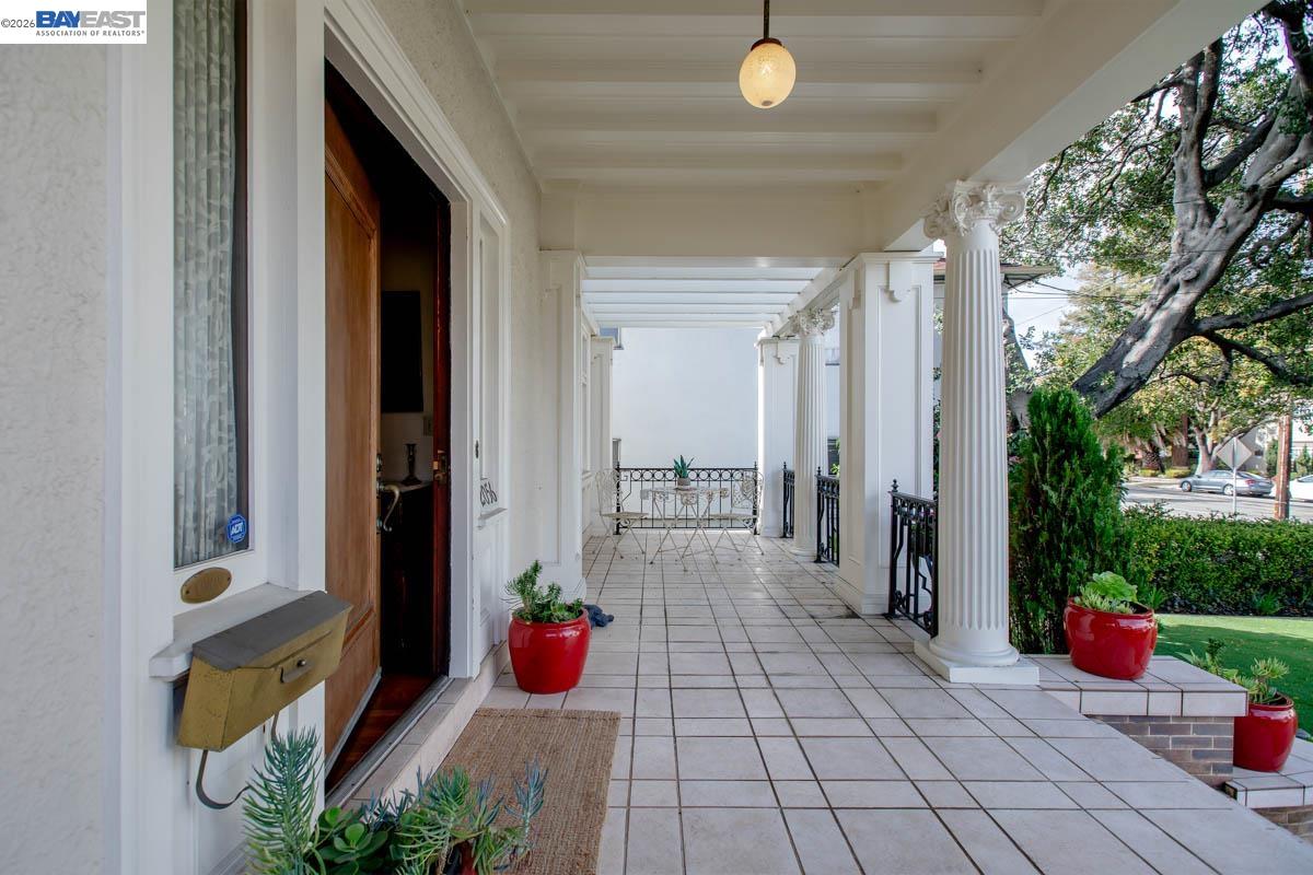 Detail Gallery Image 3 of 40 For 2056 Santa Clara Ave, Alameda,  CA 94501 - 5 Beds | 2 Baths