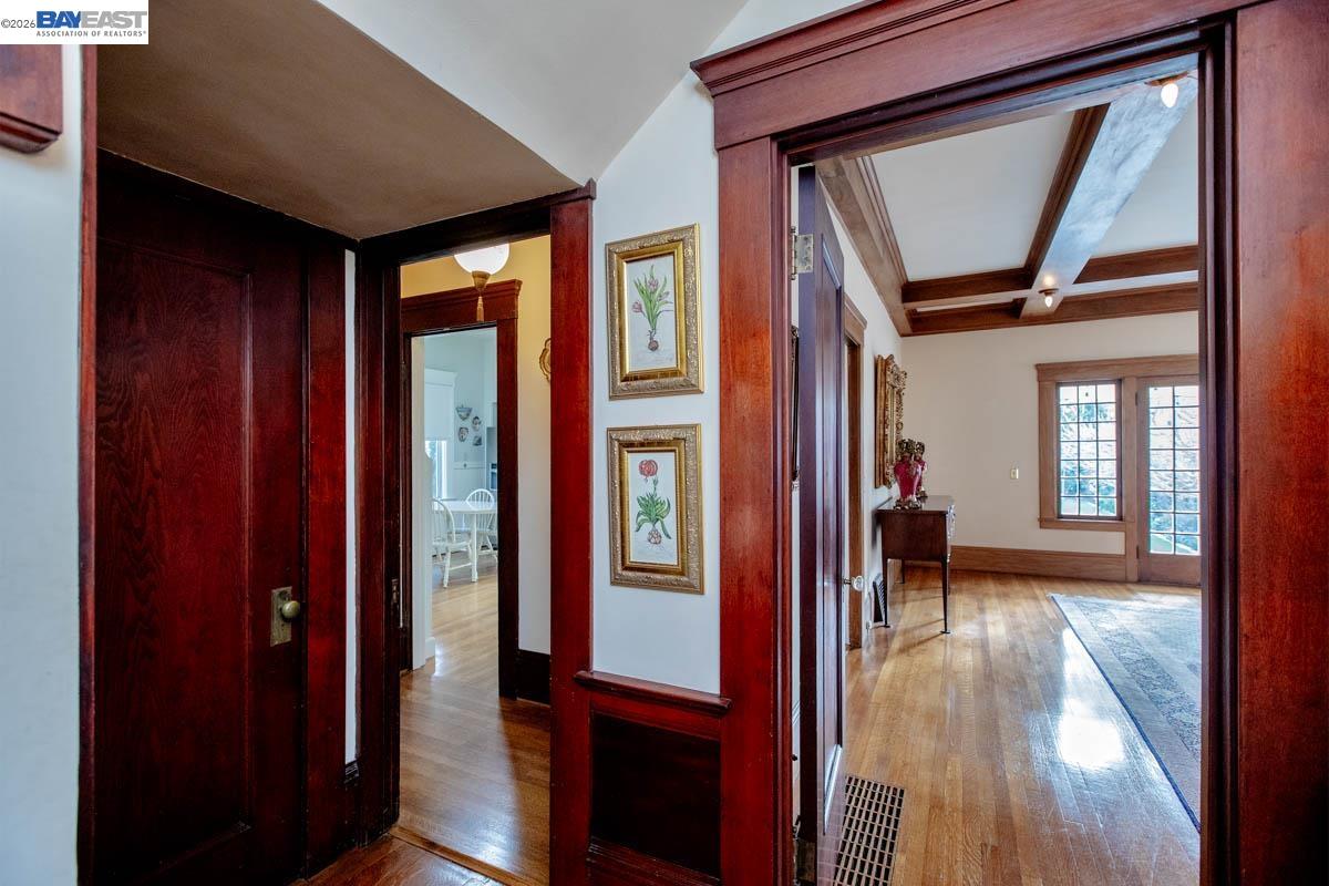 Detail Gallery Image 21 of 40 For 2056 Santa Clara Ave, Alameda,  CA 94501 - 5 Beds | 2 Baths