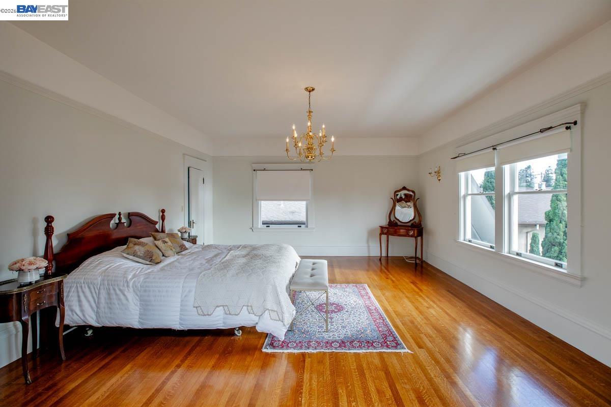 Detail Gallery Image 26 of 40 For 2056 Santa Clara Ave, Alameda,  CA 94501 - 5 Beds | 2 Baths