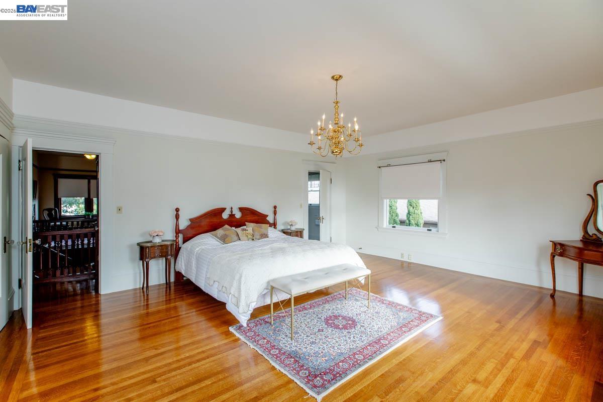 Detail Gallery Image 27 of 40 For 2056 Santa Clara Ave, Alameda,  CA 94501 - 5 Beds | 2 Baths