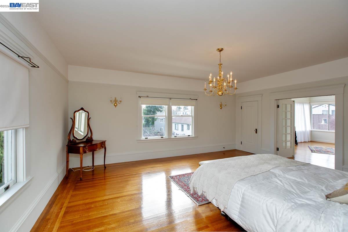 Detail Gallery Image 28 of 40 For 2056 Santa Clara Ave, Alameda,  CA 94501 - 5 Beds | 2 Baths