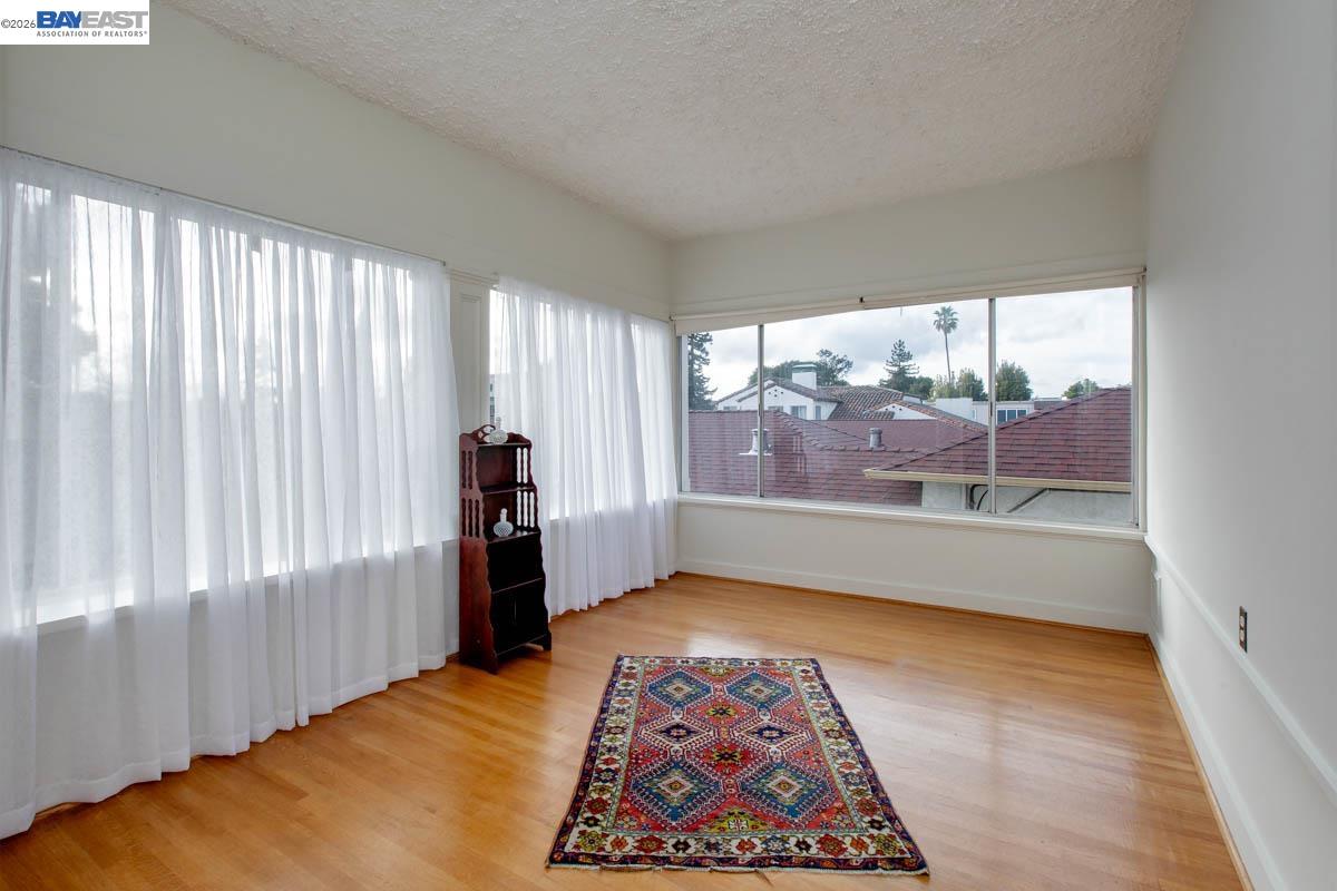 Detail Gallery Image 29 of 40 For 2056 Santa Clara Ave, Alameda,  CA 94501 - 5 Beds | 2 Baths