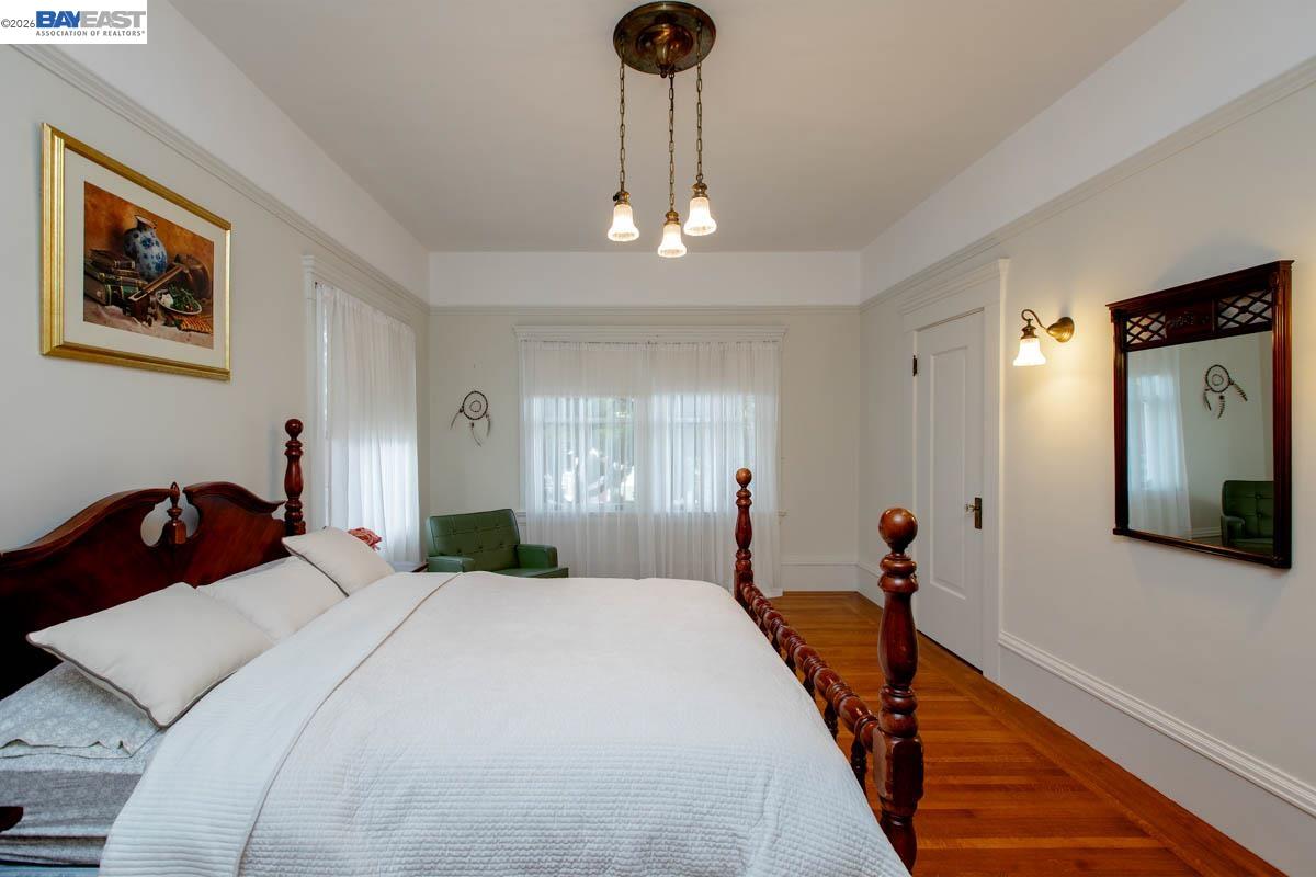 Detail Gallery Image 30 of 40 For 2056 Santa Clara Ave, Alameda,  CA 94501 - 5 Beds | 2 Baths