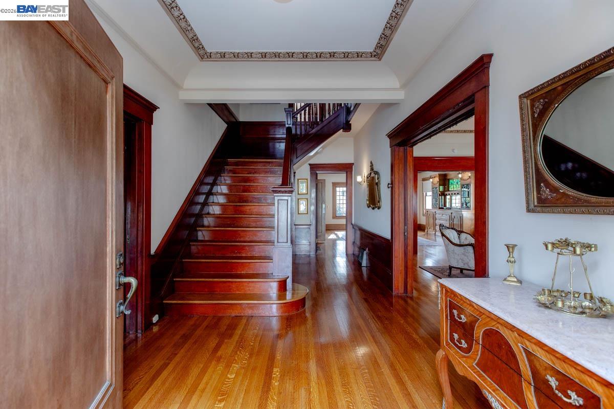 Detail Gallery Image 4 of 40 For 2056 Santa Clara Ave, Alameda,  CA 94501 - 5 Beds | 2 Baths