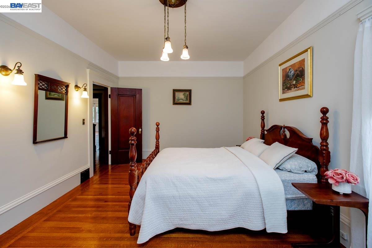 Detail Gallery Image 32 of 40 For 2056 Santa Clara Ave, Alameda,  CA 94501 - 5 Beds | 2 Baths