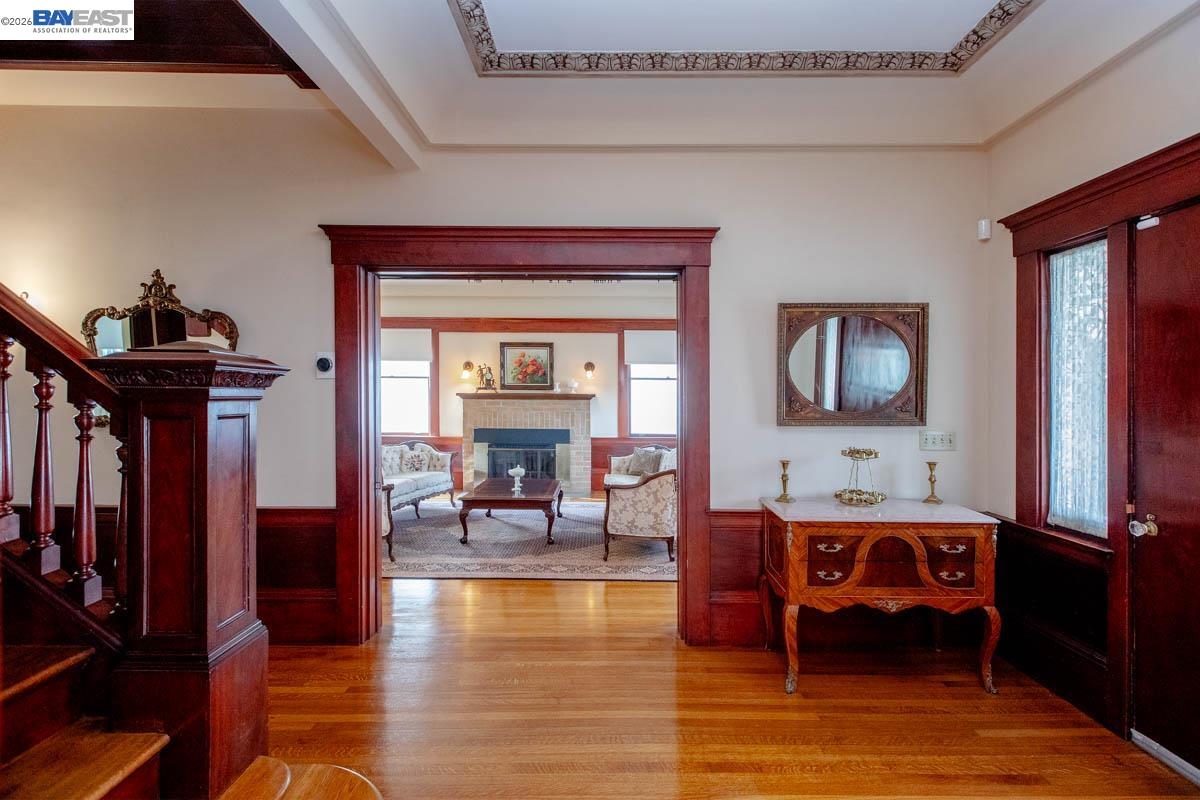 Detail Gallery Image 5 of 40 For 2056 Santa Clara Ave, Alameda,  CA 94501 - 5 Beds | 2 Baths