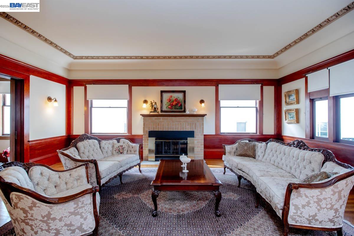 Detail Gallery Image 6 of 40 For 2056 Santa Clara Ave, Alameda,  CA 94501 - 5 Beds | 2 Baths