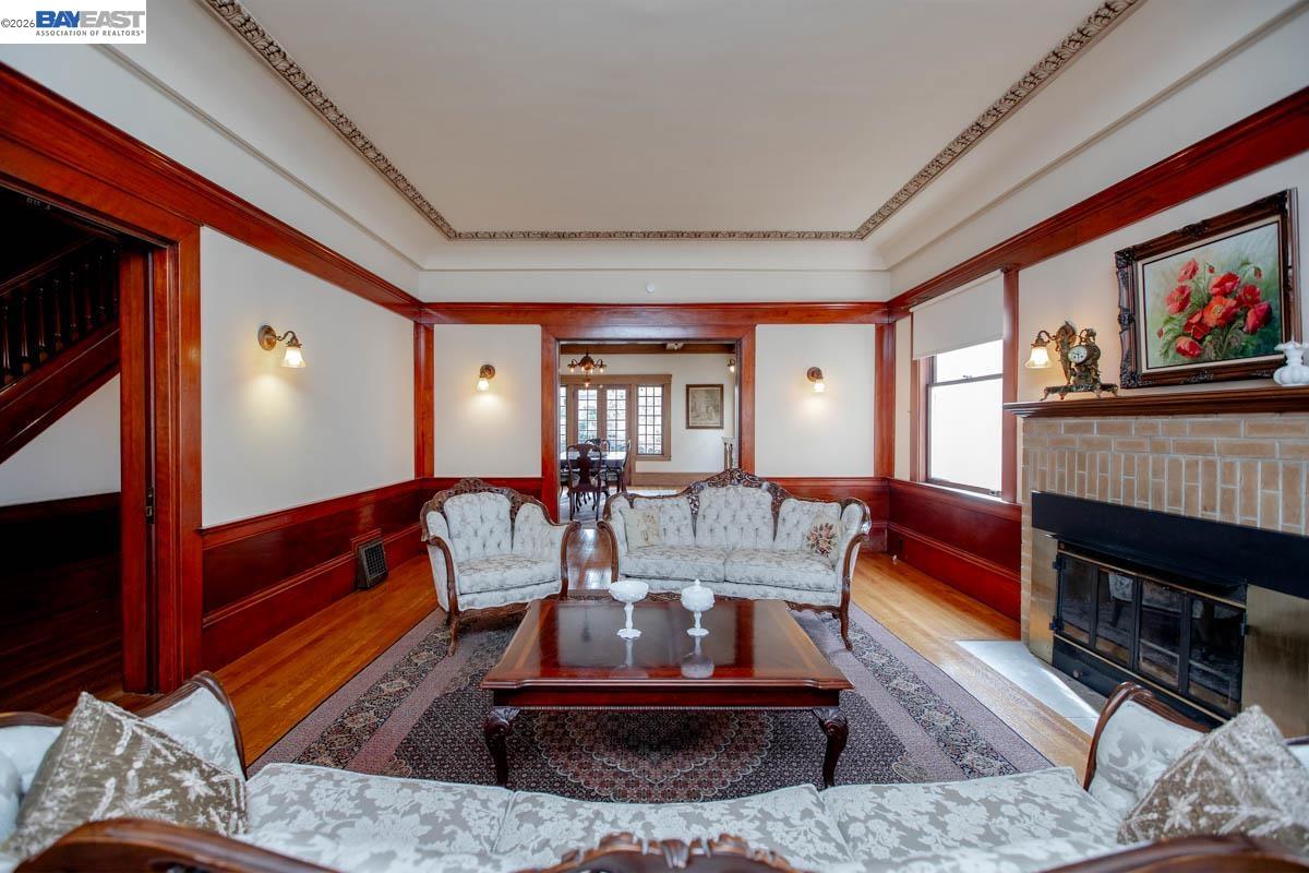 Detail Gallery Image 7 of 40 For 2056 Santa Clara Ave, Alameda,  CA 94501 - 5 Beds | 2 Baths