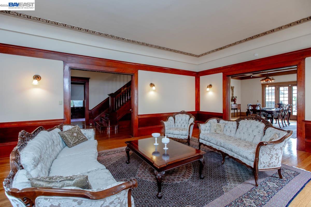 Detail Gallery Image 8 of 40 For 2056 Santa Clara Ave, Alameda,  CA 94501 - 5 Beds | 2 Baths