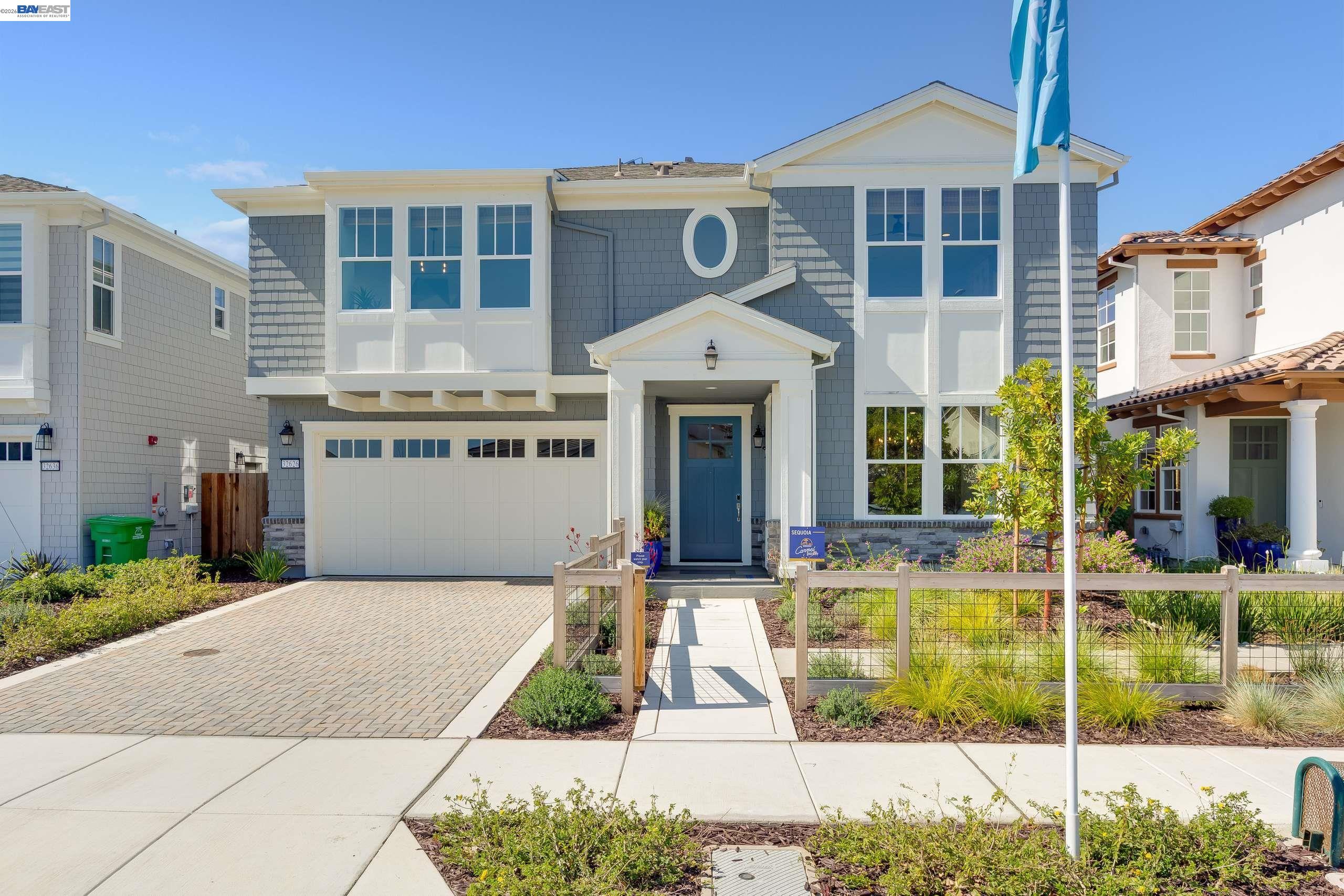 Detail Gallery Image 2 of 42 For 32651 Singh Circle, Union City,  CA 94587 - 5 Beds | 4/1 Baths