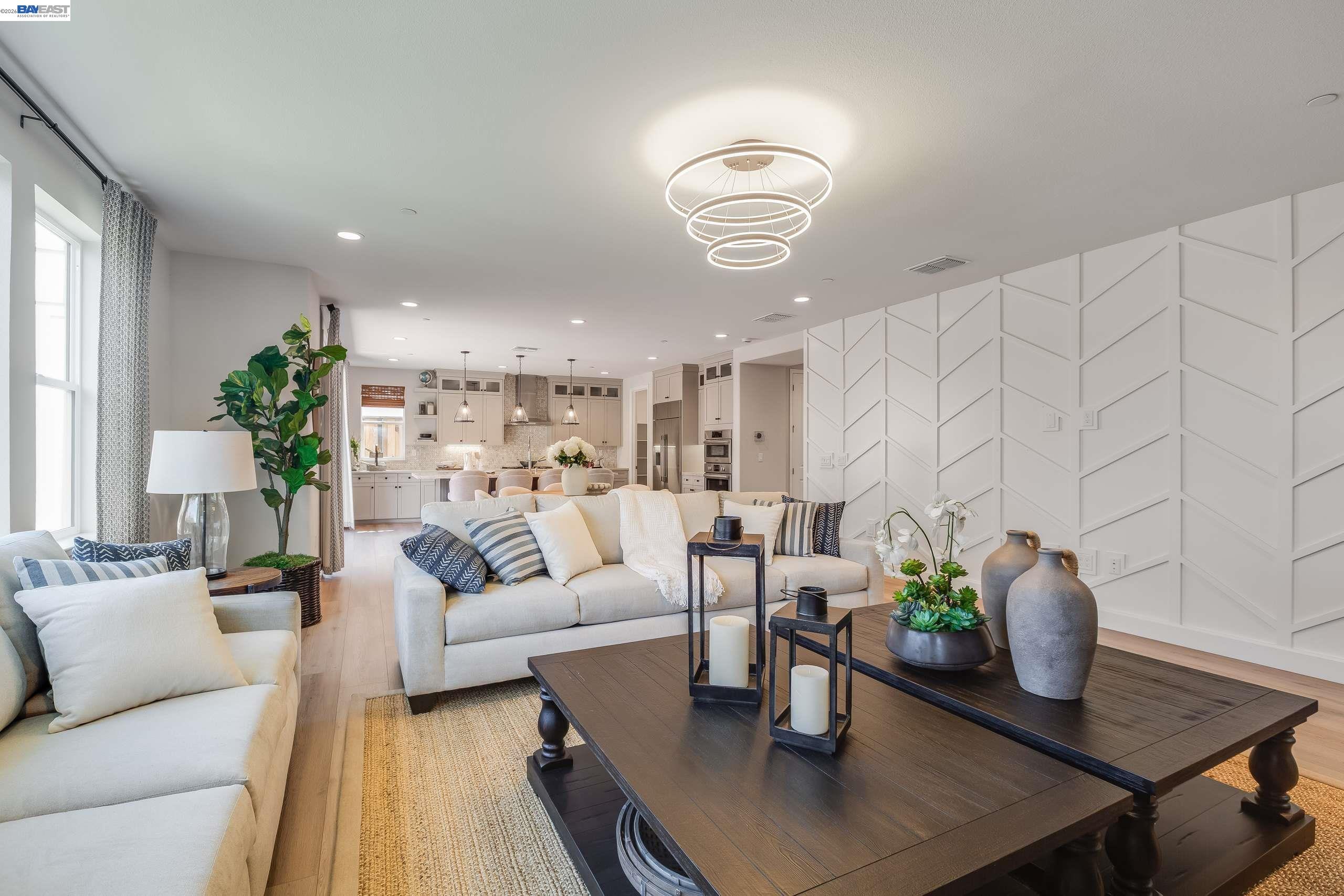 Detail Gallery Image 11 of 42 For 32651 Singh Circle, Union City,  CA 94587 - 5 Beds | 4/1 Baths