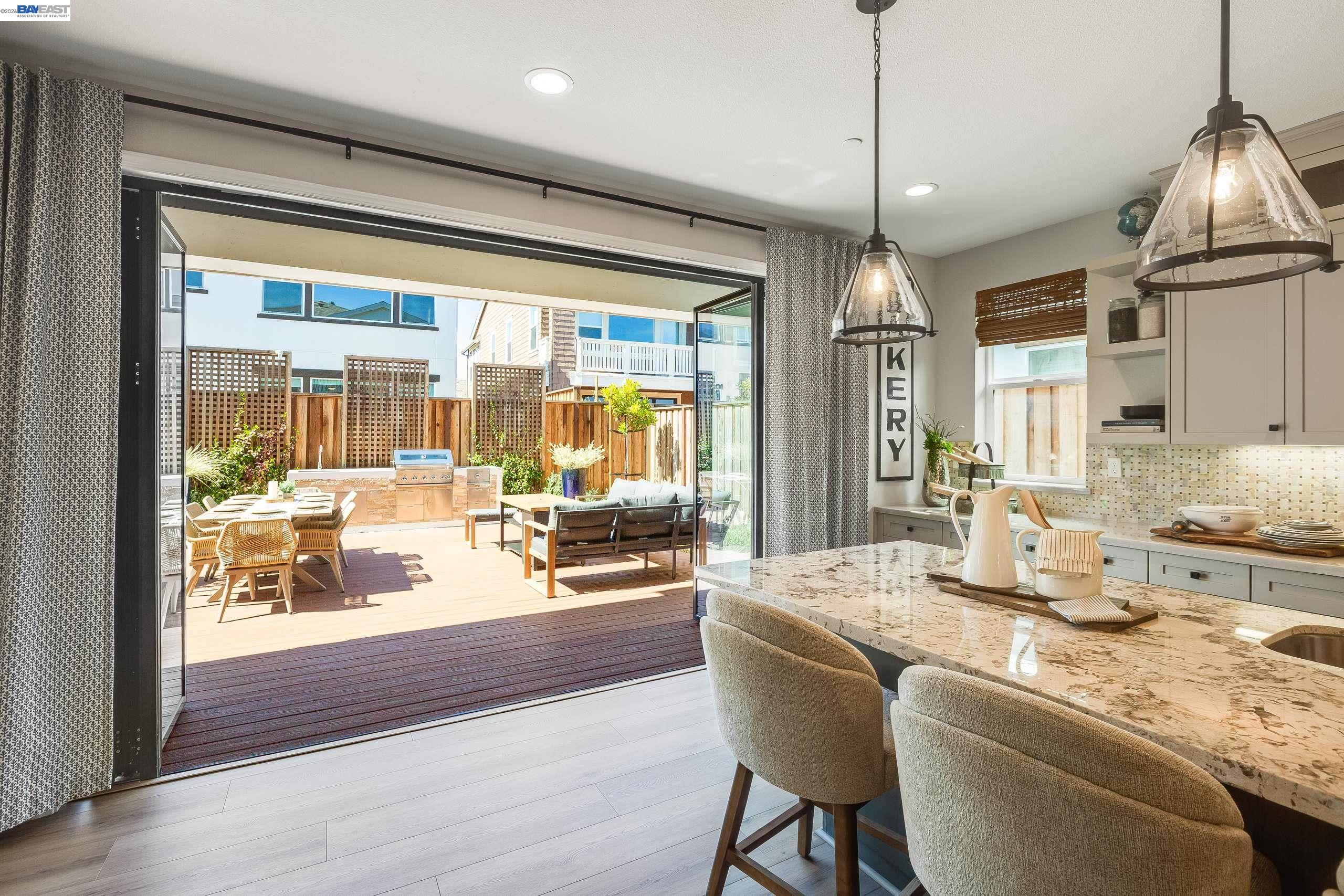 Detail Gallery Image 14 of 42 For 32651 Singh Circle, Union City,  CA 94587 - 5 Beds | 4/1 Baths