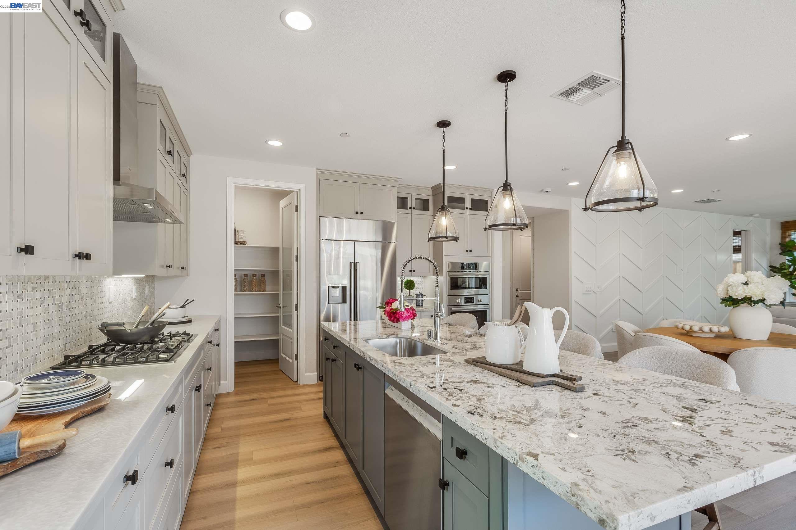 Detail Gallery Image 16 of 42 For 32651 Singh Circle, Union City,  CA 94587 - 5 Beds | 4/1 Baths