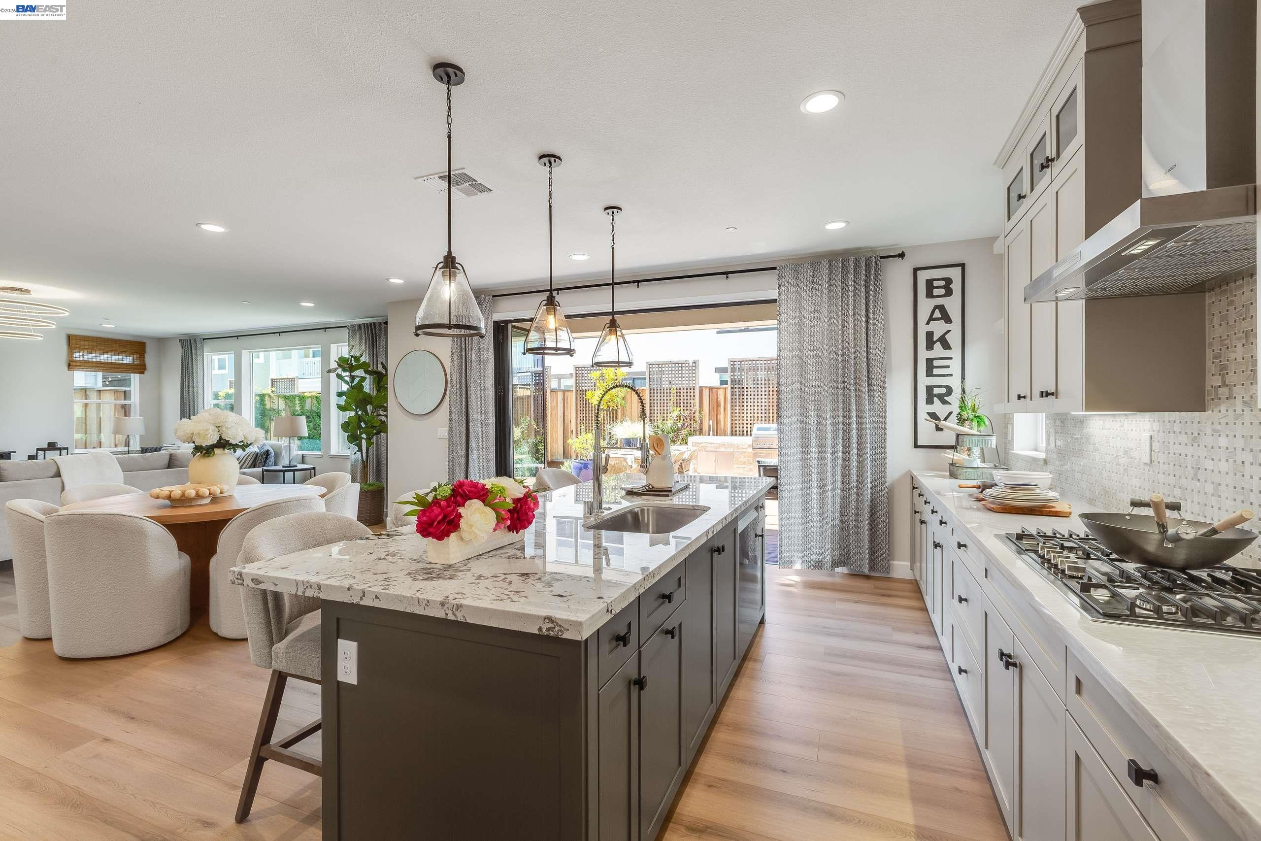 Detail Gallery Image 17 of 42 For 32651 Singh Circle, Union City,  CA 94587 - 5 Beds | 4/1 Baths