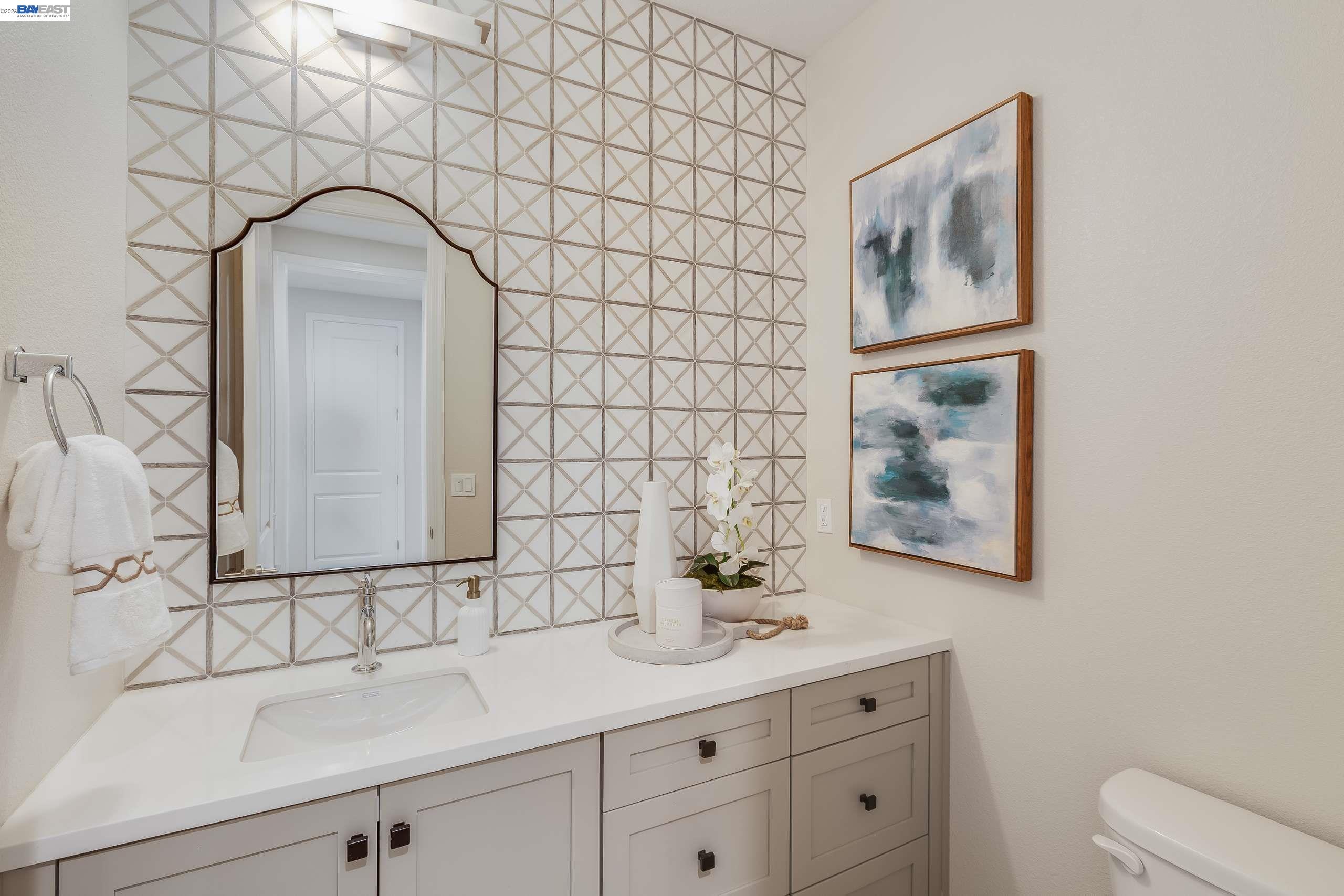 Detail Gallery Image 19 of 42 For 32651 Singh Circle, Union City,  CA 94587 - 5 Beds | 4/1 Baths