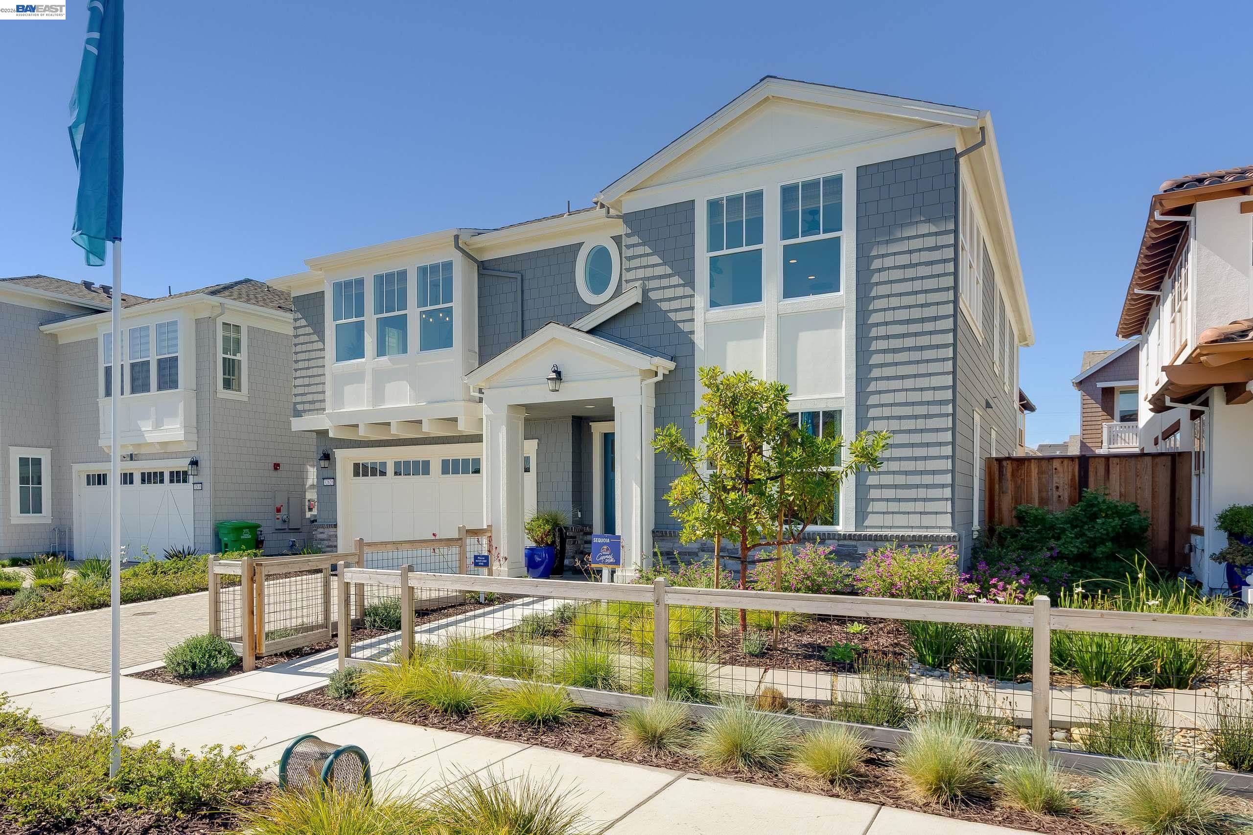 Detail Gallery Image 3 of 42 For 32651 Singh Circle, Union City,  CA 94587 - 5 Beds | 4/1 Baths