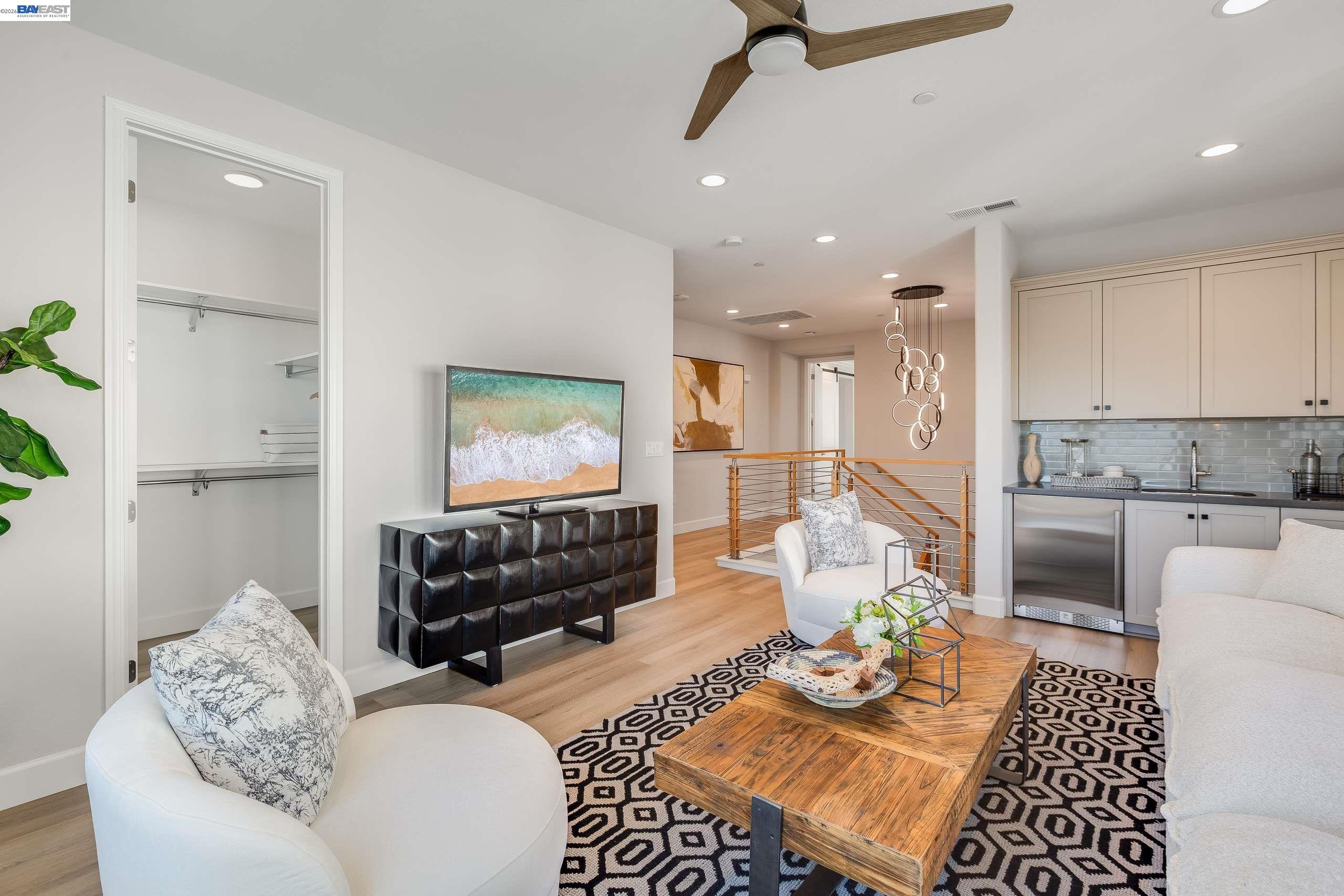 Detail Gallery Image 21 of 42 For 32651 Singh Circle, Union City,  CA 94587 - 5 Beds | 4/1 Baths