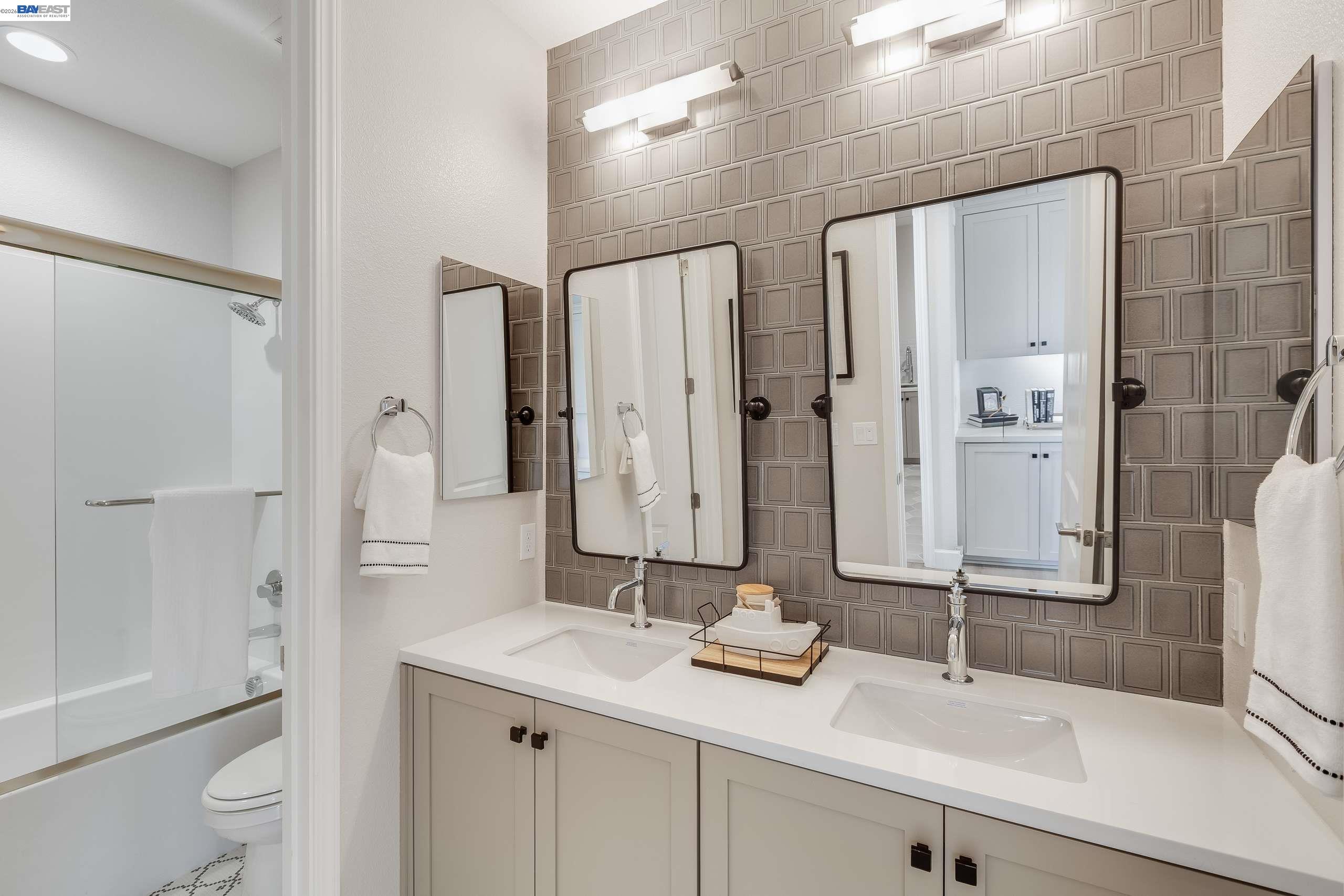 Detail Gallery Image 24 of 42 For 32651 Singh Circle, Union City,  CA 94587 - 5 Beds | 4/1 Baths