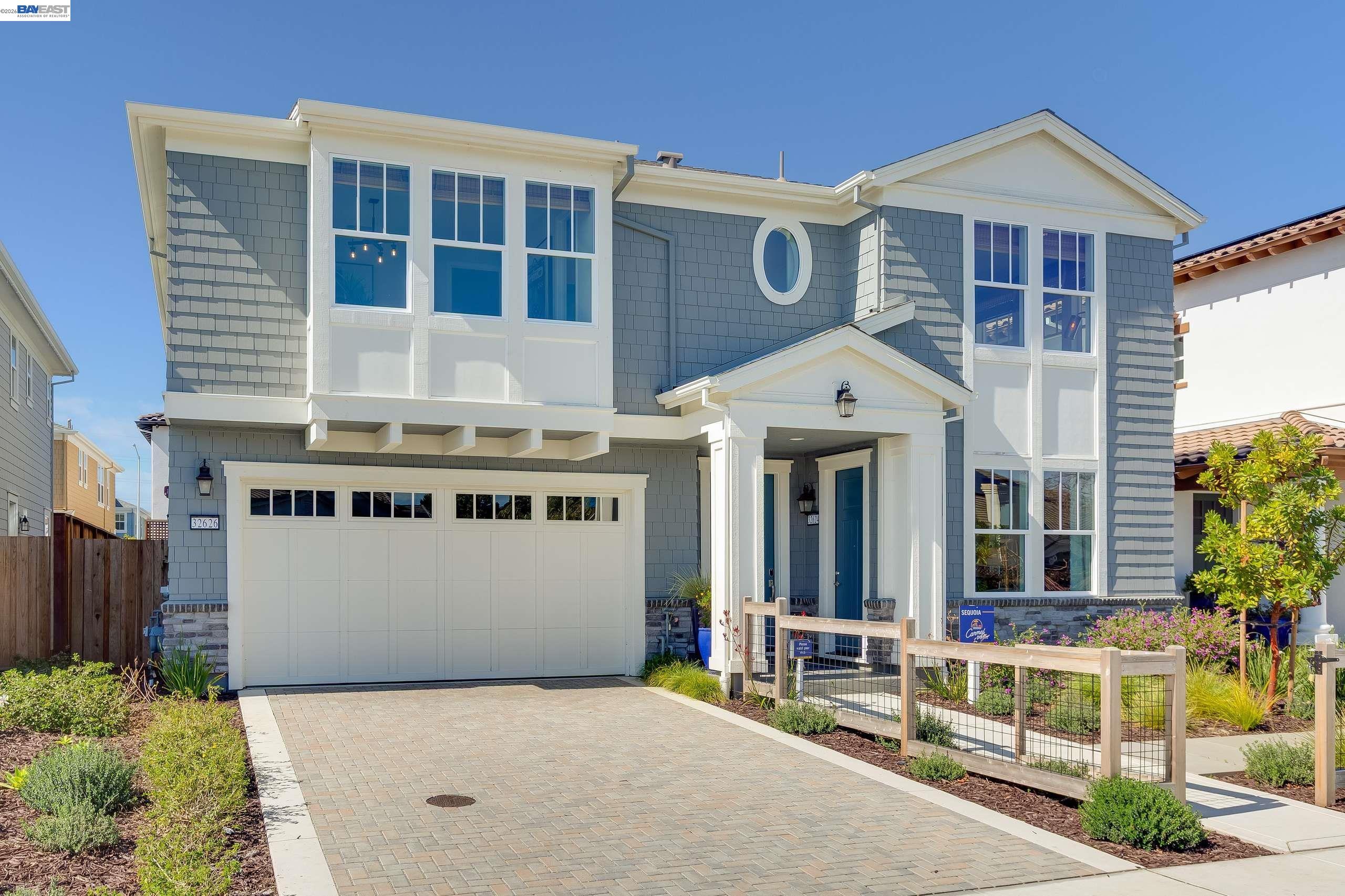 Detail Gallery Image 4 of 42 For 32651 Singh Circle, Union City,  CA 94587 - 5 Beds | 4/1 Baths