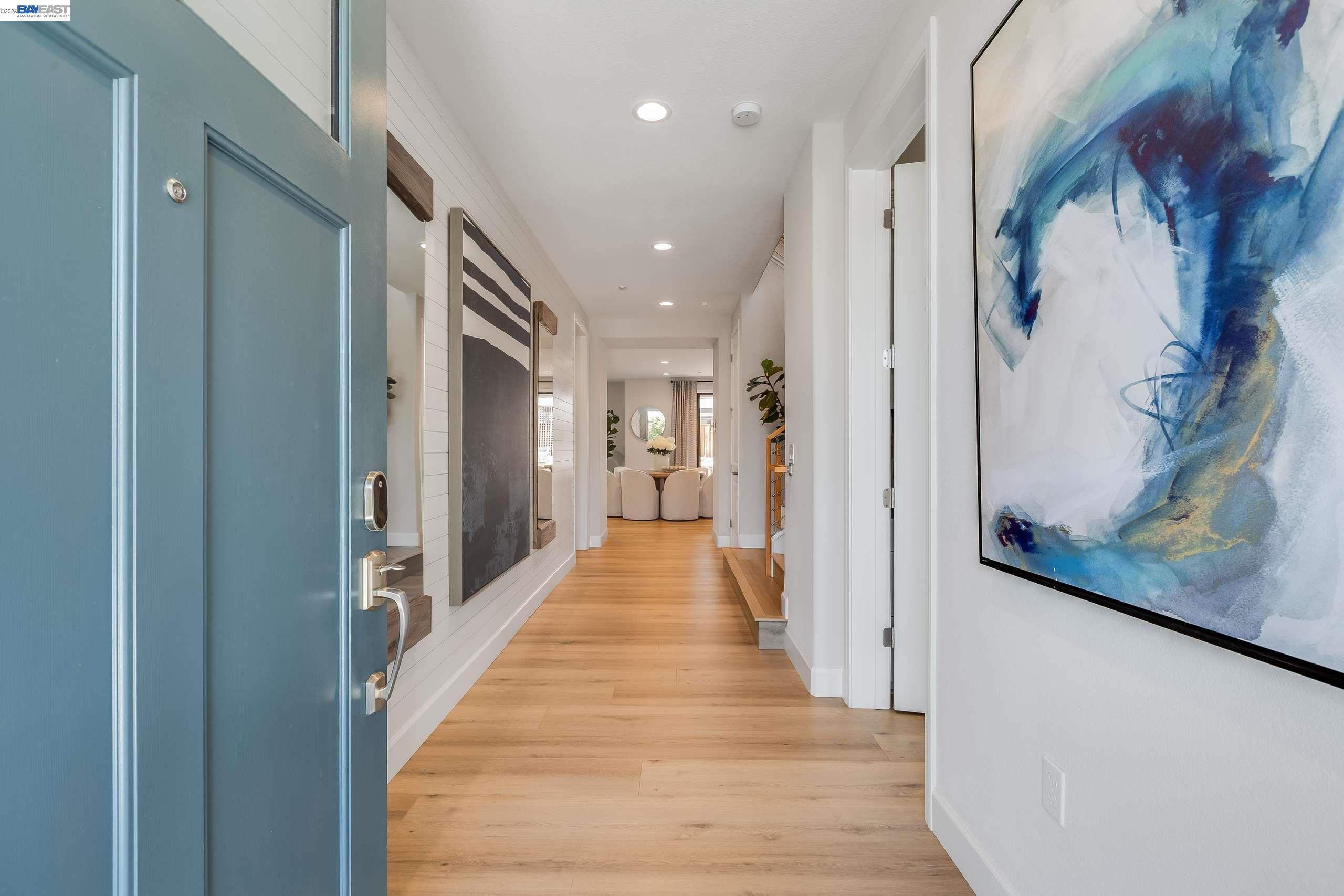 Detail Gallery Image 5 of 42 For 32651 Singh Circle, Union City,  CA 94587 - 5 Beds | 4/1 Baths