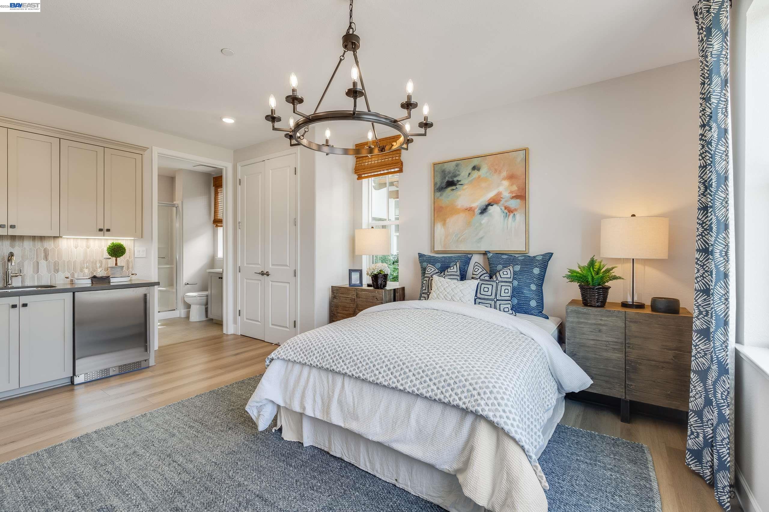 Detail Gallery Image 7 of 42 For 32651 Singh Circle, Union City,  CA 94587 - 5 Beds | 4/1 Baths