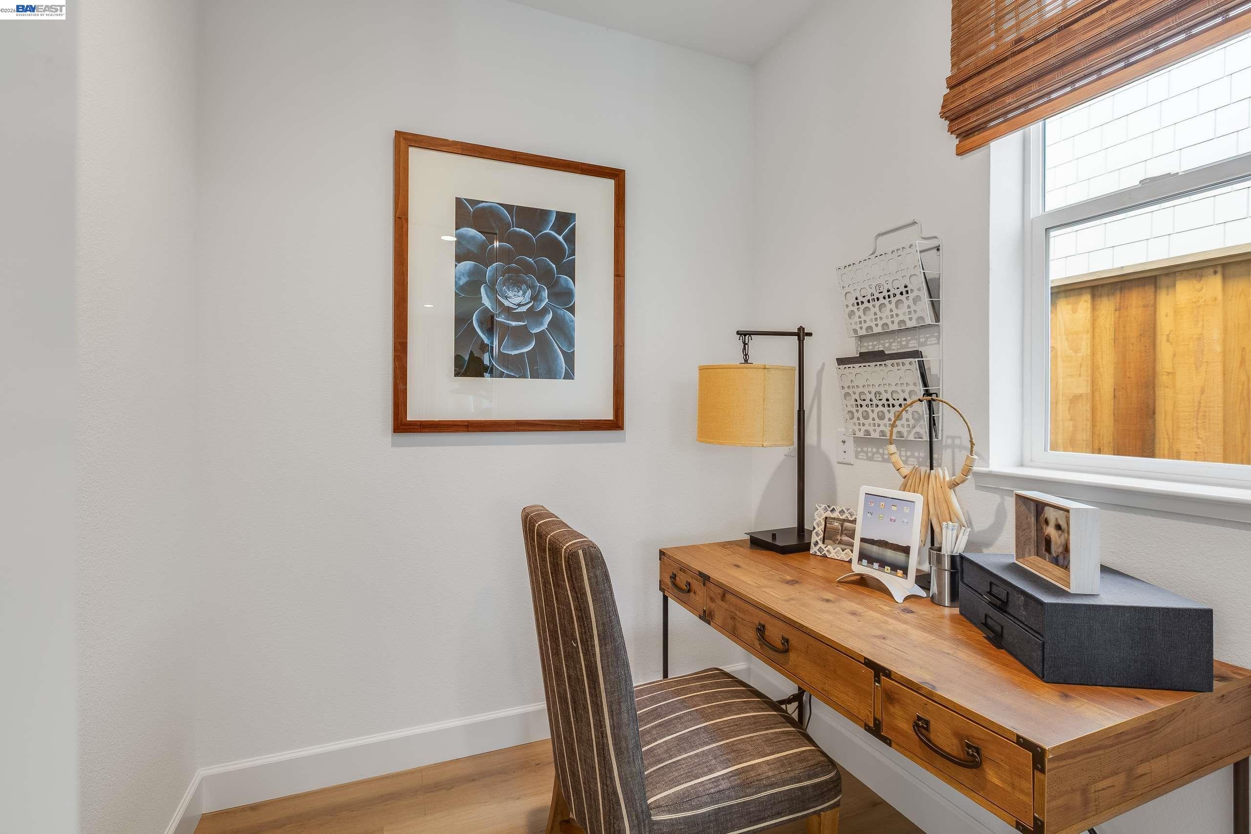 Detail Gallery Image 10 of 42 For 32651 Singh Circle, Union City,  CA 94587 - 5 Beds | 4/1 Baths