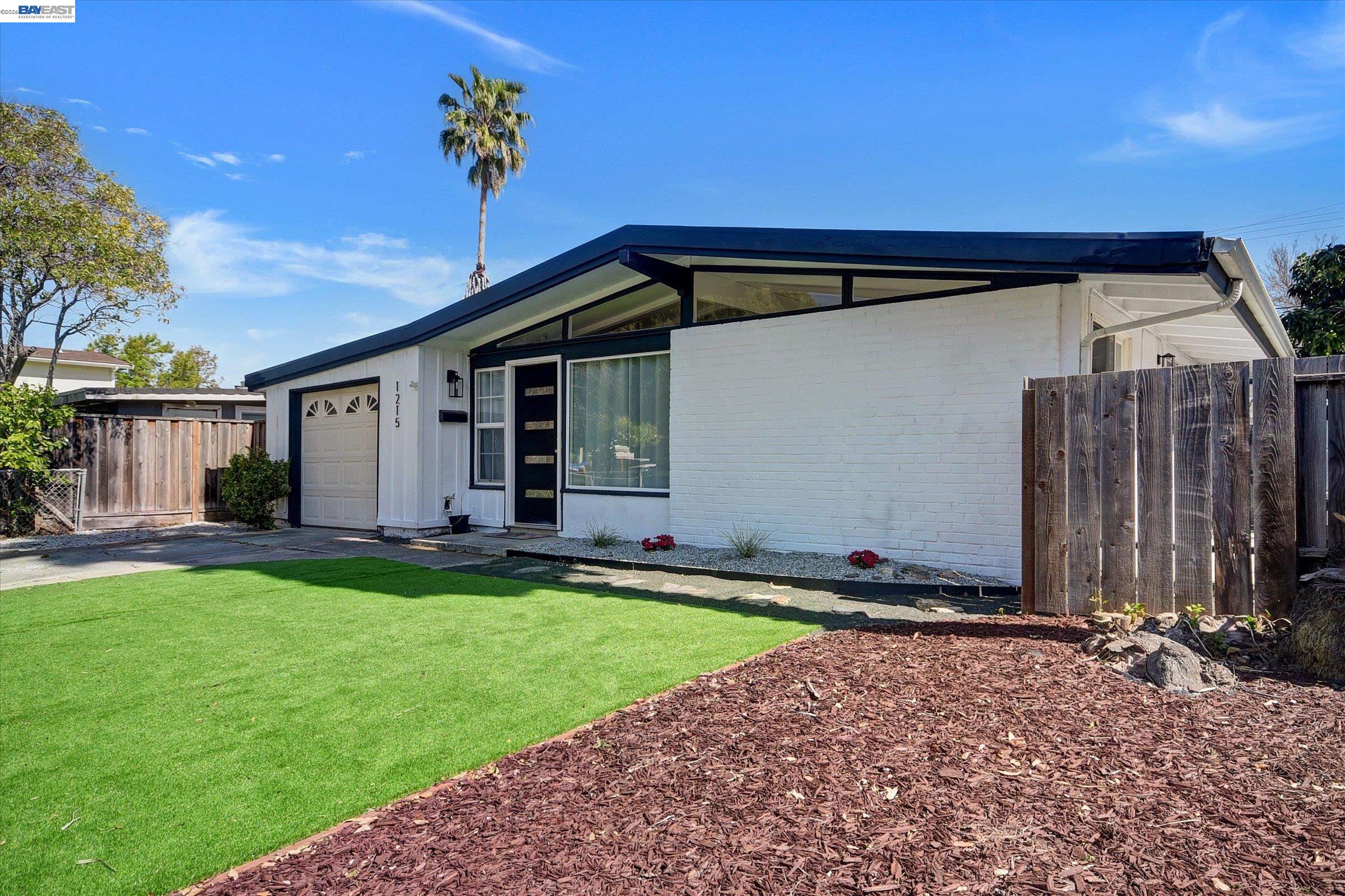 Detail Gallery Image 2 of 25 For 1215 Oak Creek Way, Sunnyvale,  CA 94089 - 3 Beds | 2 Baths