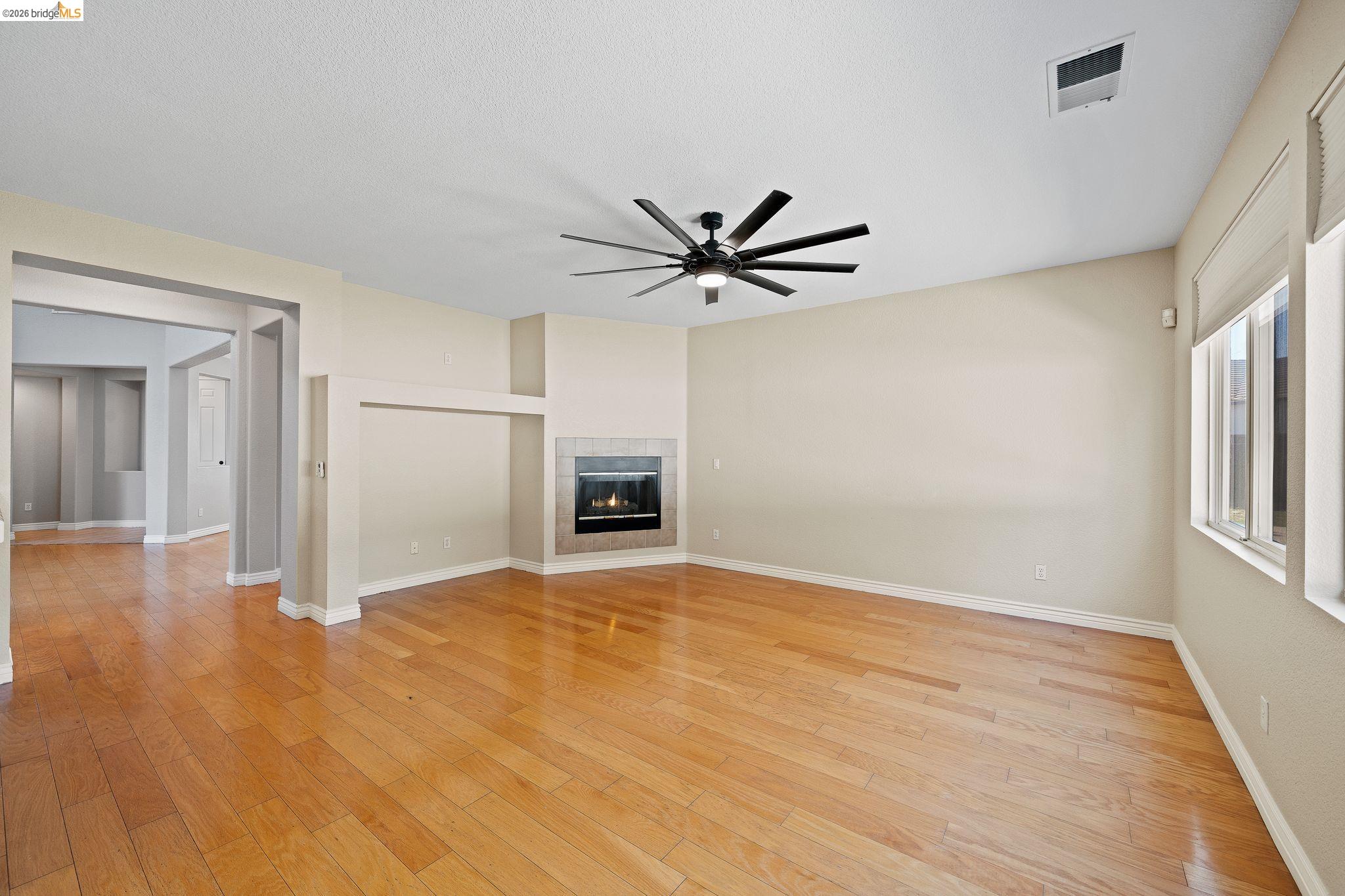 Detail Gallery Image 12 of 52 For 5019 Fernbank, Antioch,  CA 94513 - 5 Beds | 3/1 Baths