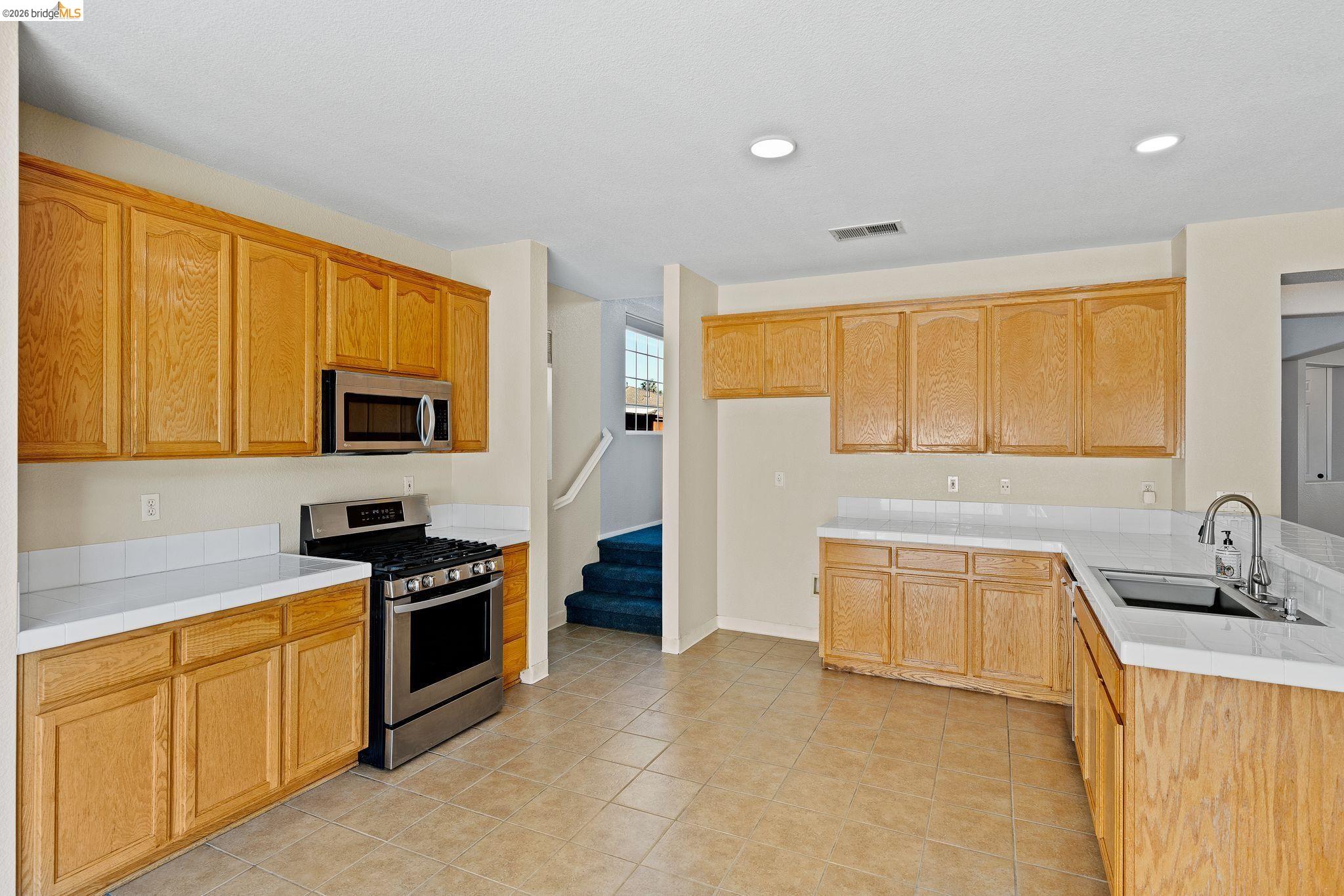 Detail Gallery Image 14 of 52 For 5019 Fernbank, Antioch,  CA 94513 - 5 Beds | 3/1 Baths