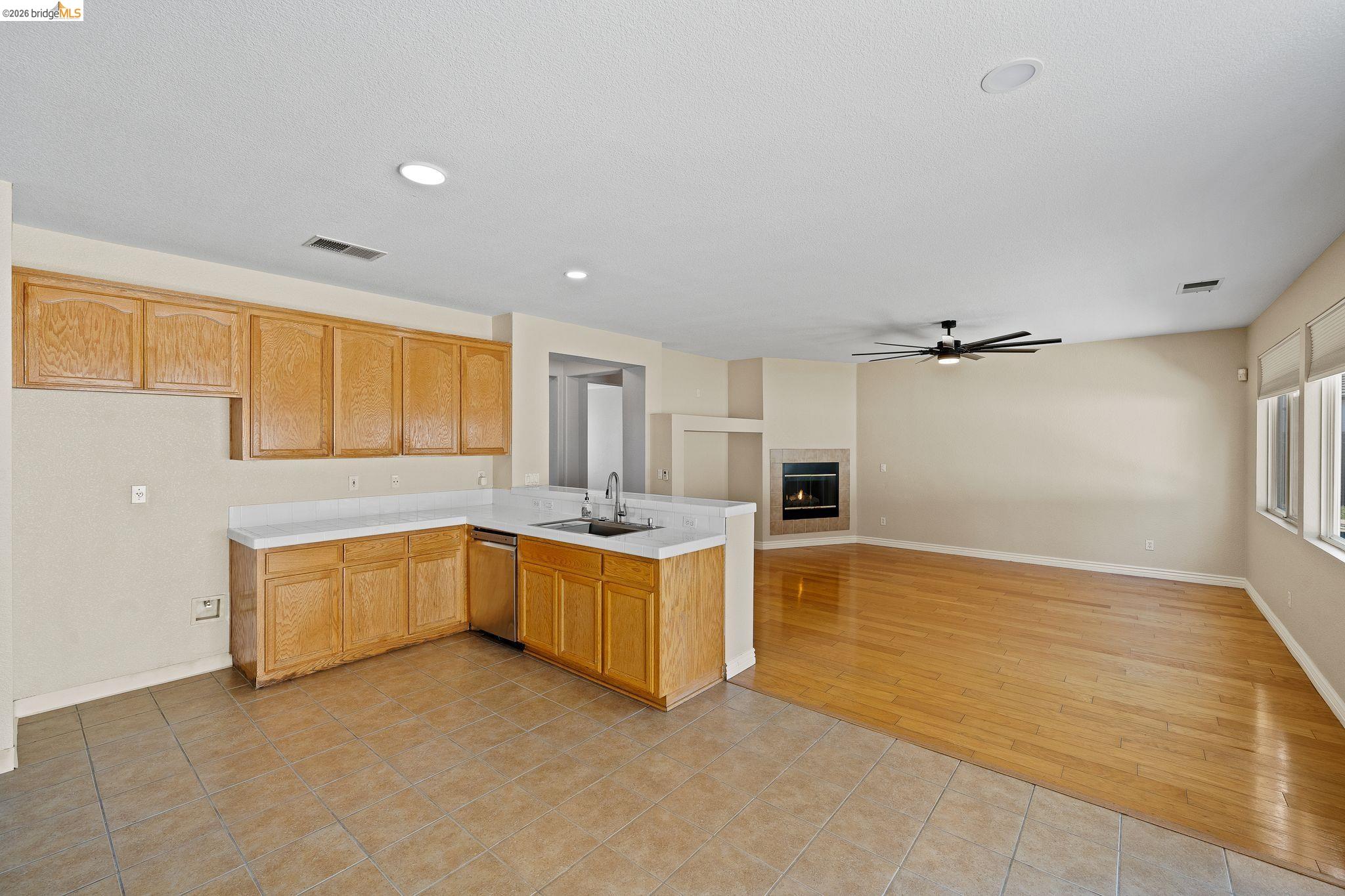 Detail Gallery Image 15 of 52 For 5019 Fernbank, Antioch,  CA 94513 - 5 Beds | 3/1 Baths