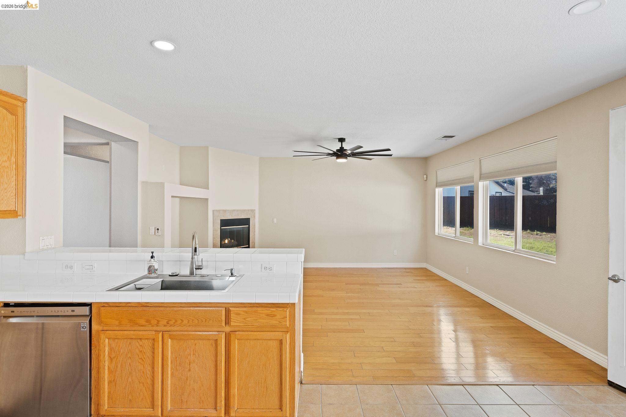 Detail Gallery Image 17 of 52 For 5019 Fernbank, Antioch,  CA 94513 - 5 Beds | 3/1 Baths