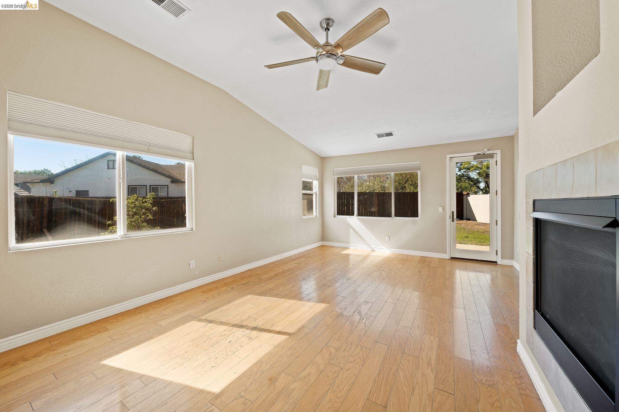 Detail Gallery Image 19 of 52 For 5019 Fernbank, Antioch,  CA 94513 - 5 Beds | 3/1 Baths