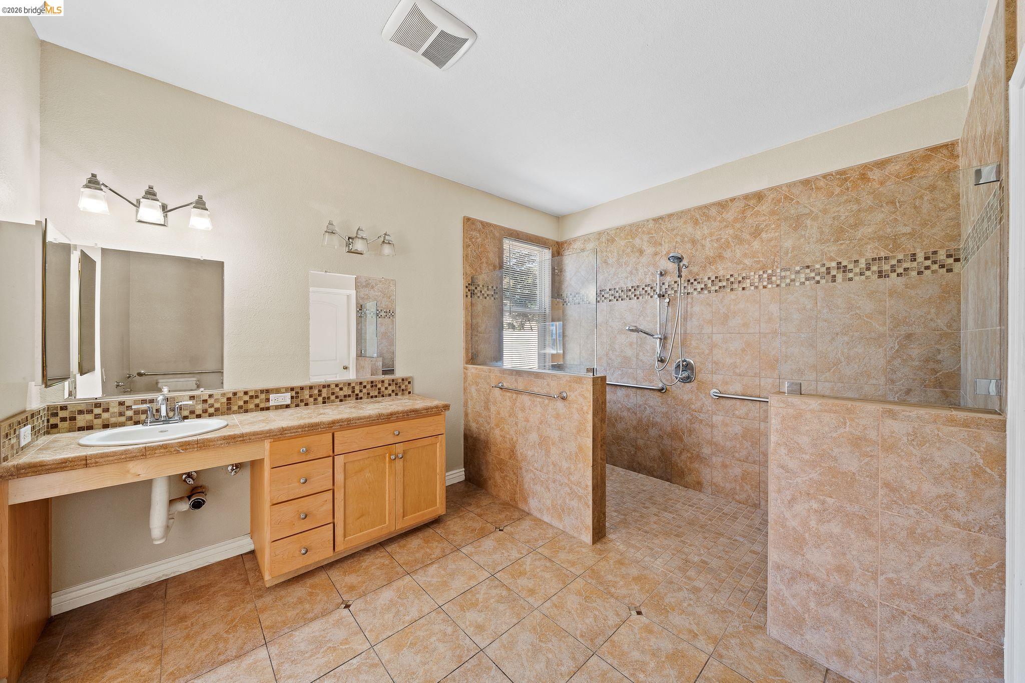 Detail Gallery Image 23 of 52 For 5019 Fernbank, Antioch,  CA 94513 - 5 Beds | 3/1 Baths