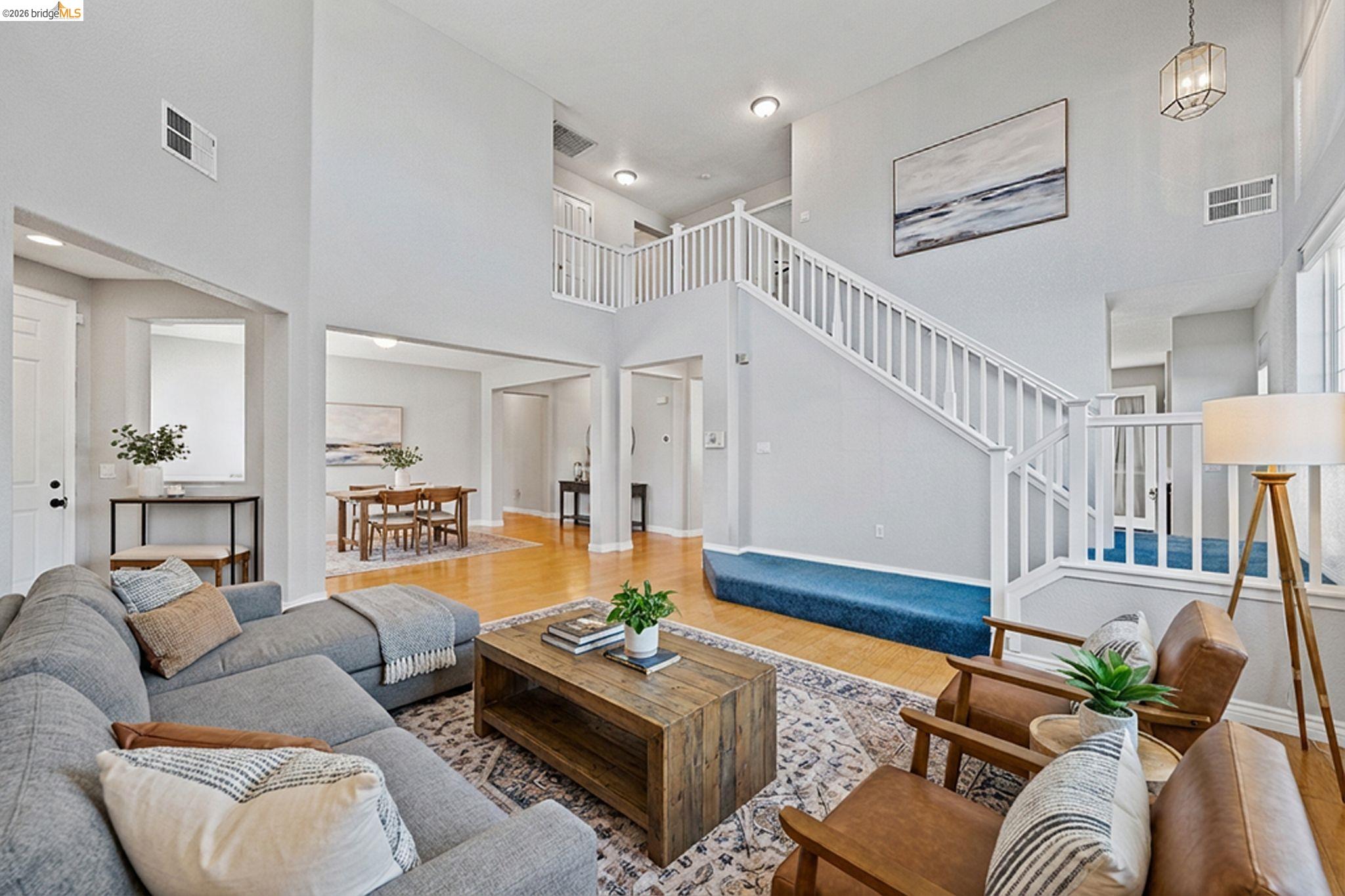 Detail Gallery Image 4 of 52 For 5019 Fernbank, Antioch,  CA 94513 - 5 Beds | 3/1 Baths