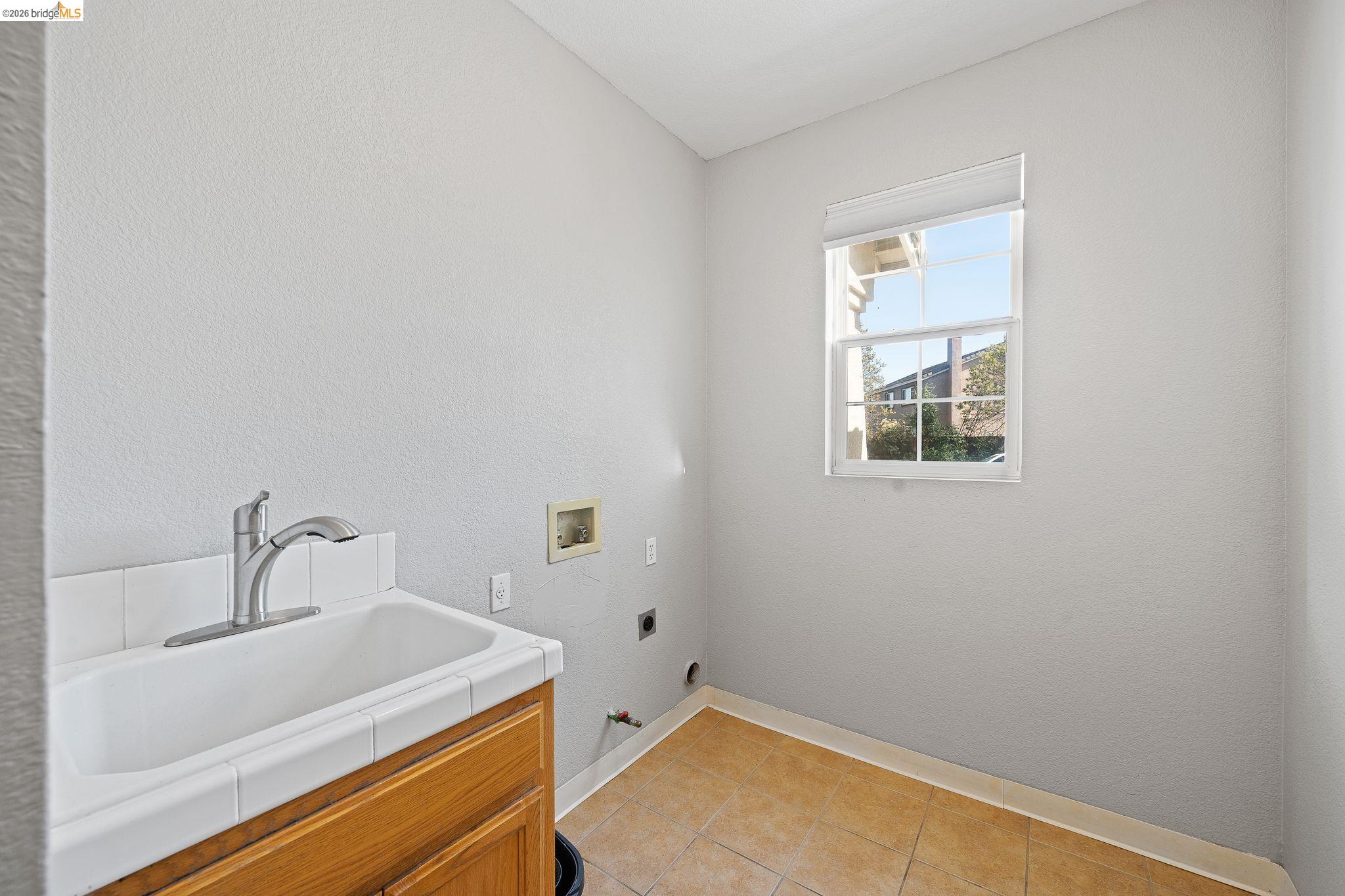 Detail Gallery Image 35 of 52 For 5019 Fernbank, Antioch,  CA 94513 - 5 Beds | 3/1 Baths