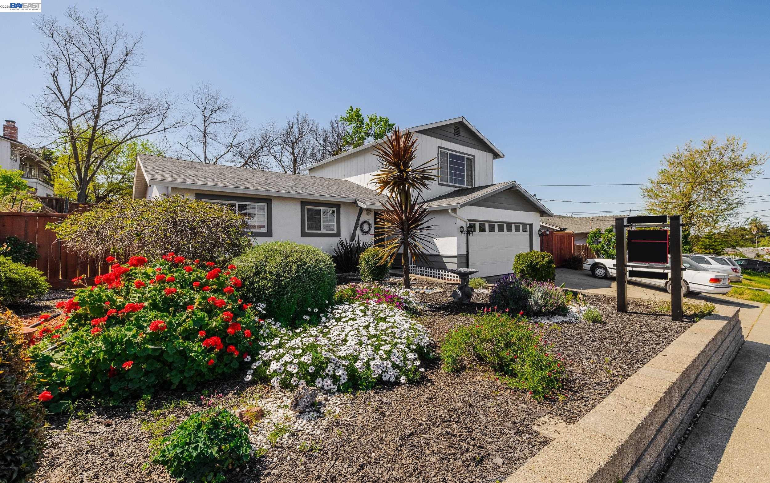 Detail Gallery Image 2 of 31 For 2279 Saint George Dr, Concord,  CA 94520 - 5 Beds | 2 Baths