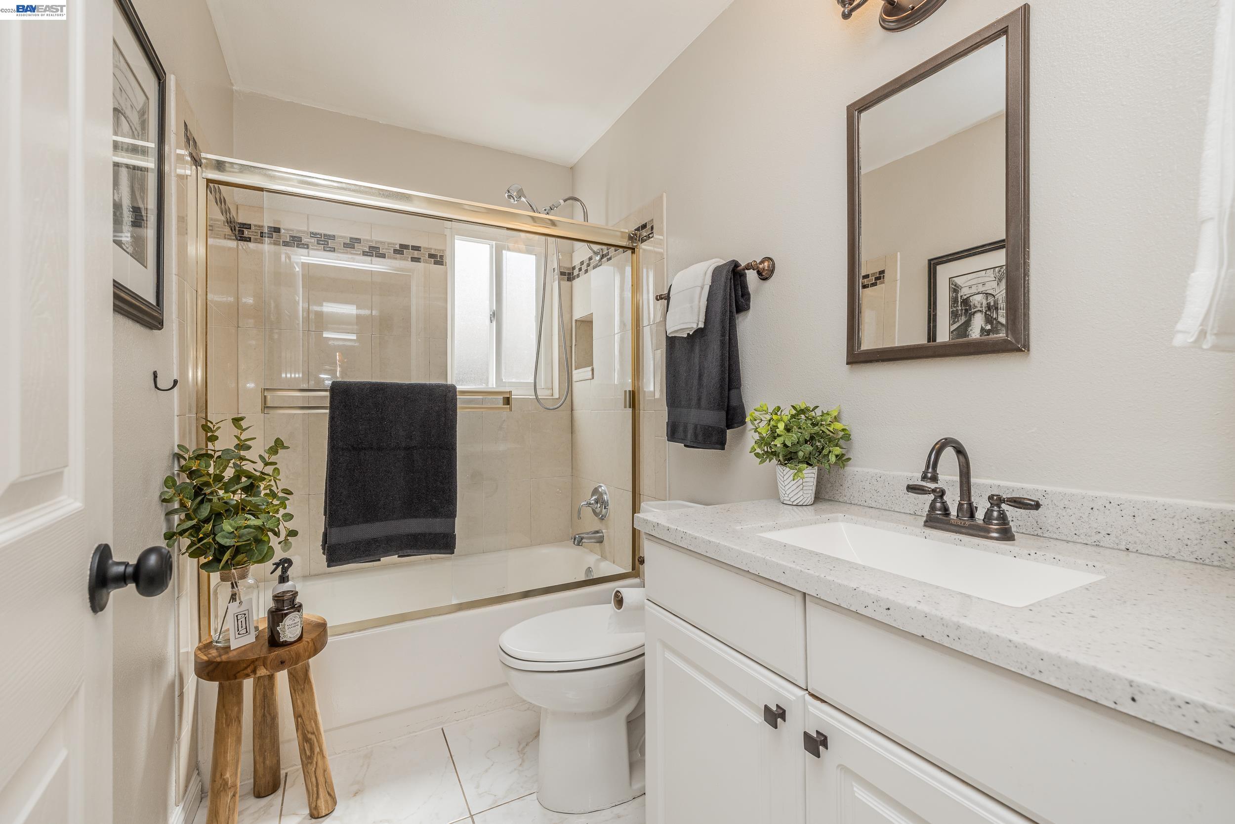 Detail Gallery Image 15 of 31 For 2279 Saint George Dr, Concord,  CA 94520 - 5 Beds | 2 Baths