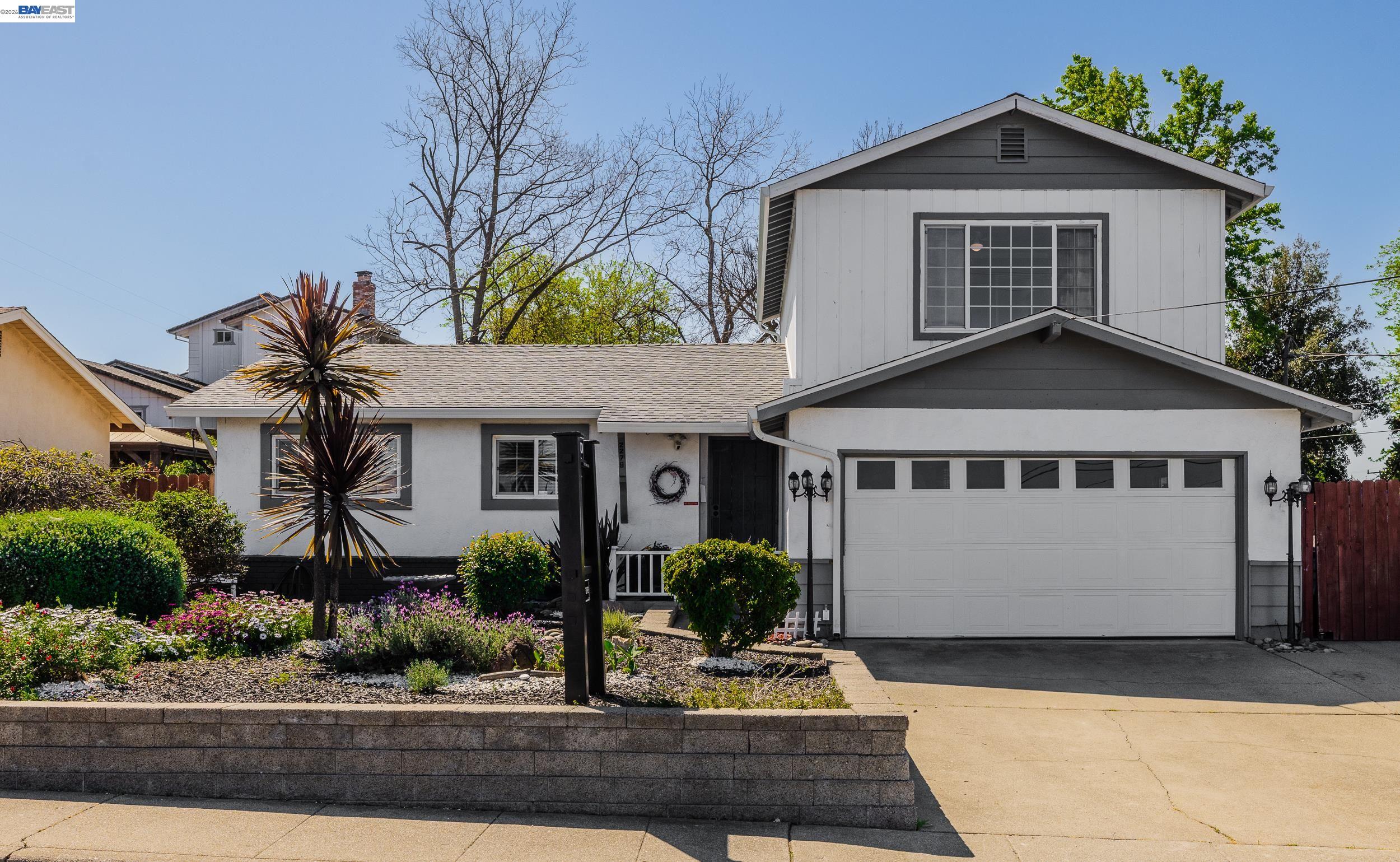 Detail Gallery Image 3 of 31 For 2279 Saint George Dr, Concord,  CA 94520 - 5 Beds | 2 Baths