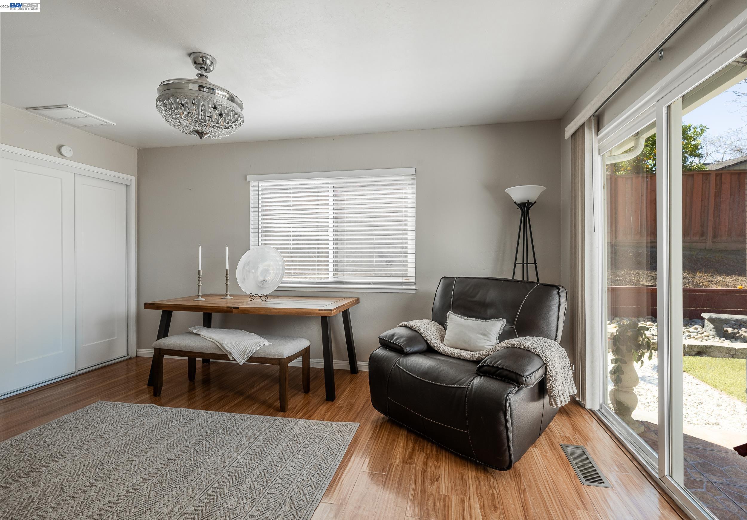 Detail Gallery Image 10 of 31 For 2279 Saint George Dr, Concord,  CA 94520 - 5 Beds | 2 Baths