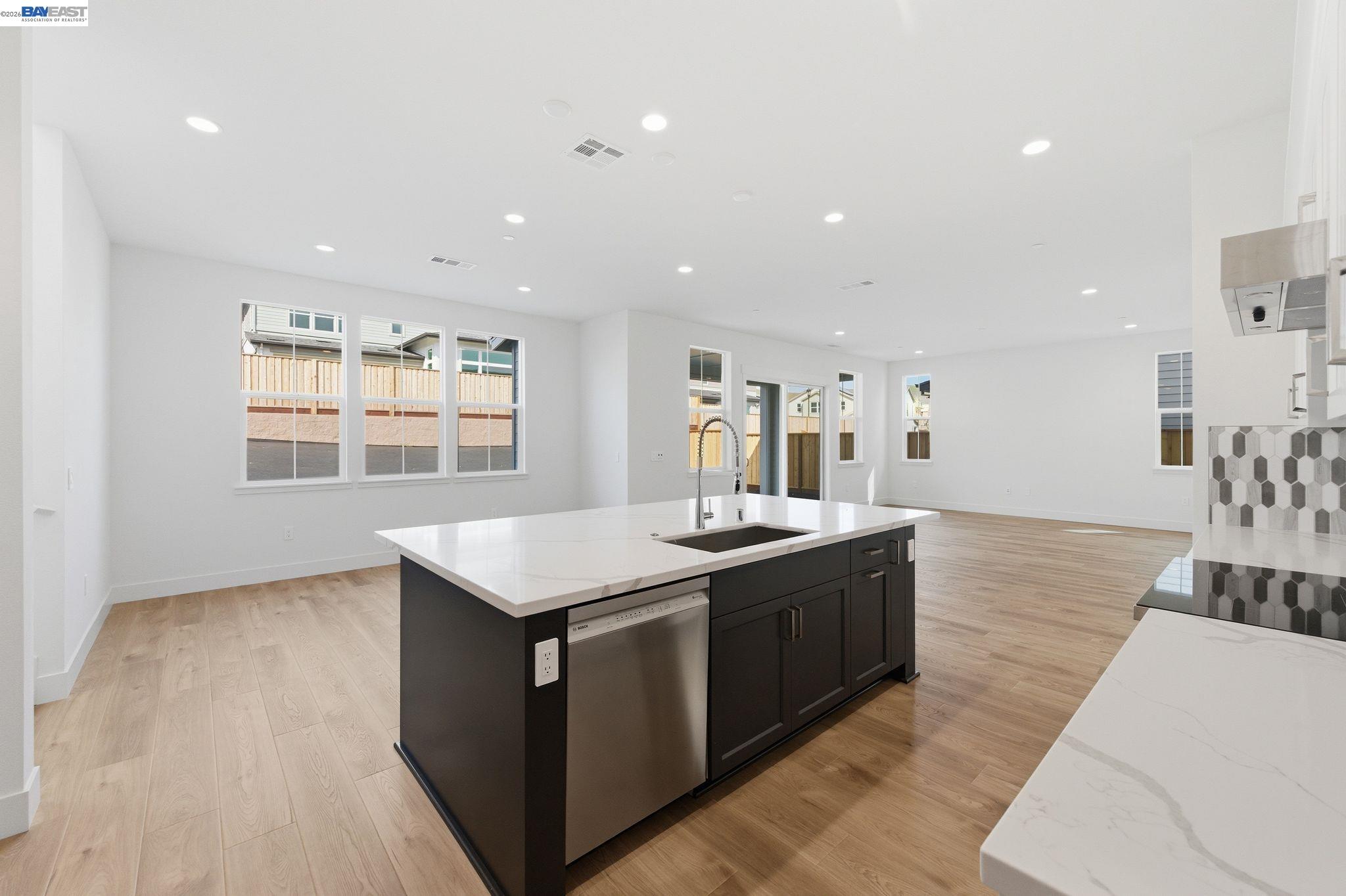 Detail Gallery Image 22 of 47 For 1935 Ingalls Way, Dublin,  CA 94568 - 4 Beds | 5/1 Baths