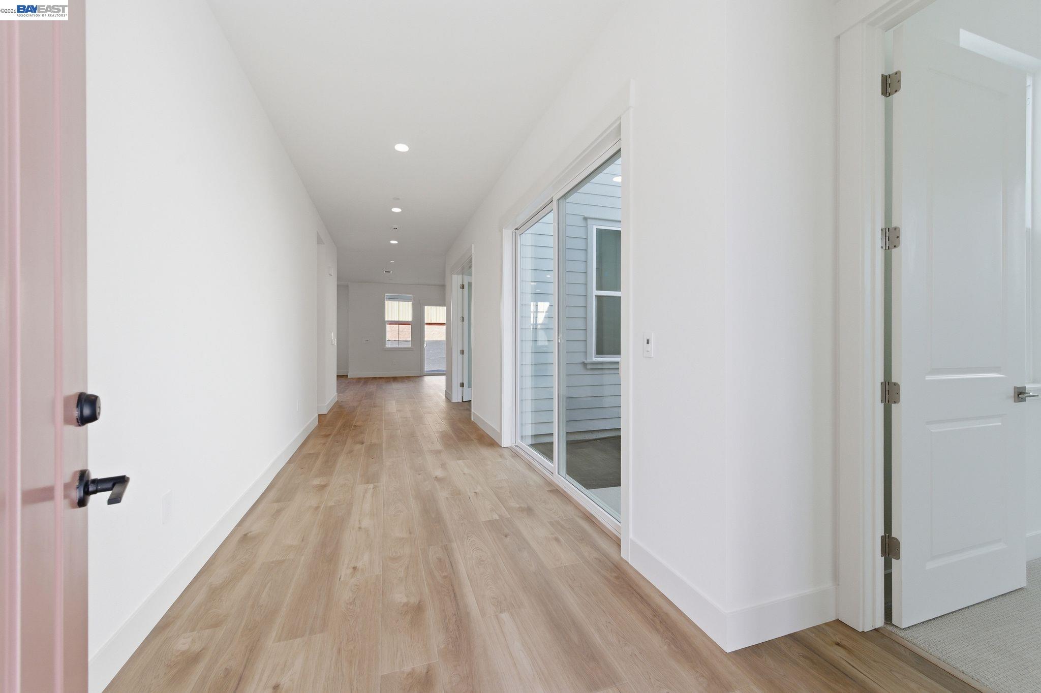 Detail Gallery Image 4 of 47 For 1935 Ingalls Way, Dublin,  CA 94568 - 4 Beds | 5/1 Baths