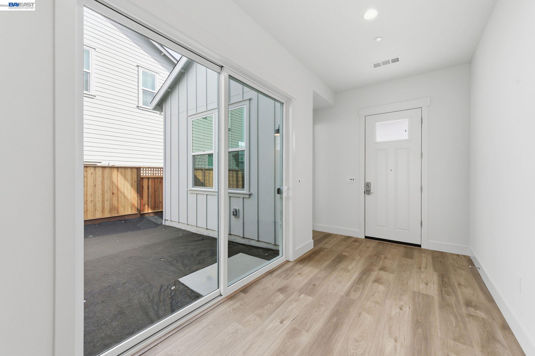 Detail Gallery Image 8 of 47 For 1935 Ingalls Way, Dublin,  CA 94568 - 4 Beds | 5/1 Baths