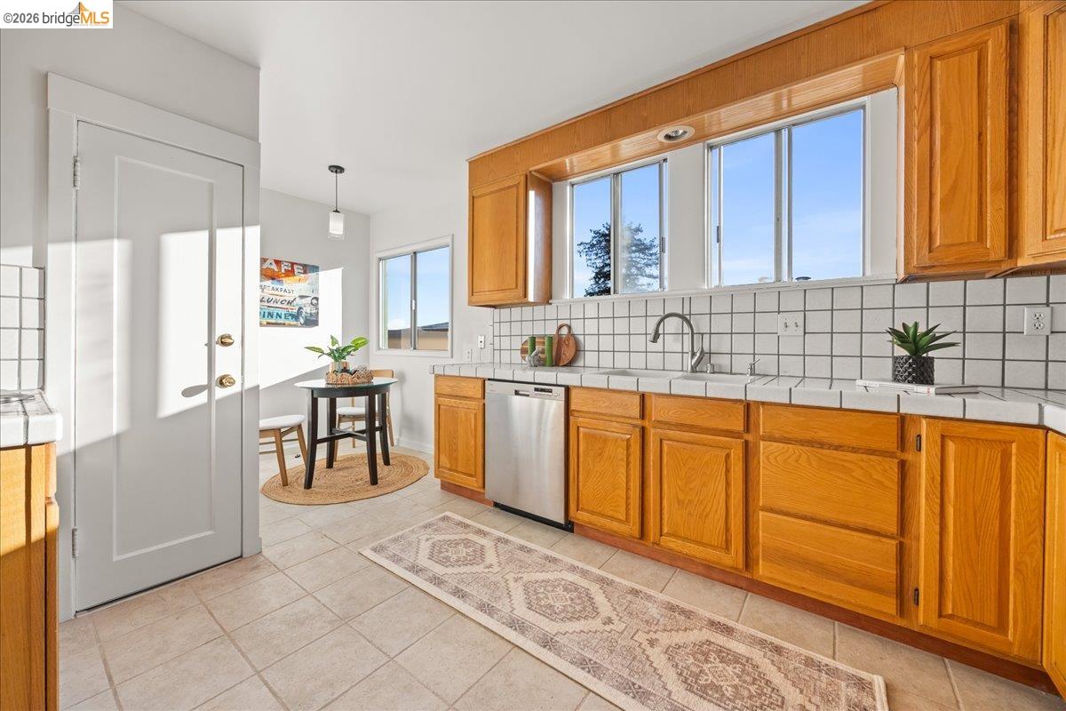 Detail Gallery Image 14 of 53 For 3118 Monticello Ave, Oakland,  CA 94619 - 3 Beds | 2 Baths