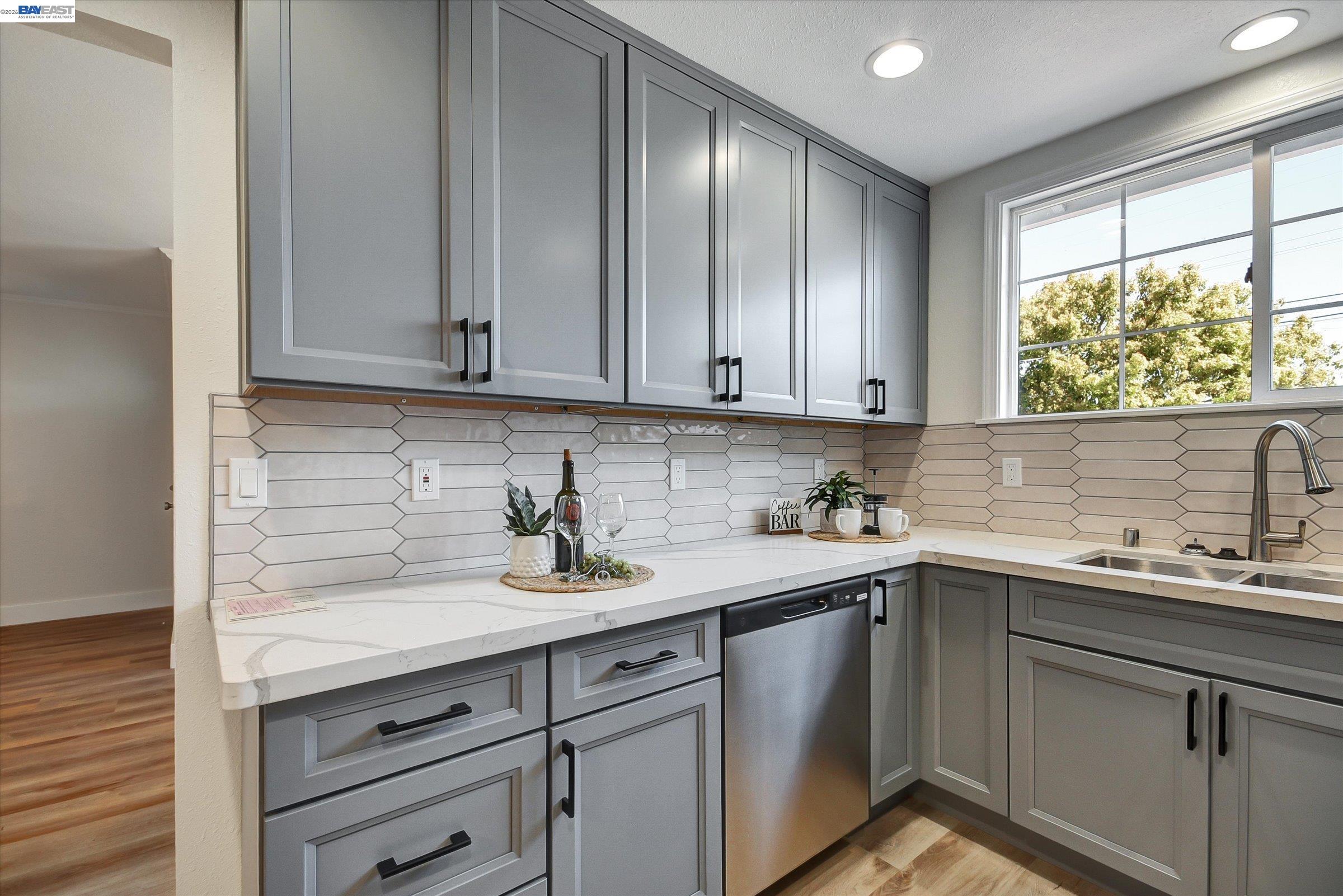 Detail Gallery Image 12 of 38 For 147 Wisteria Dr, East Palo Alto,  CA 94303 - 3 Beds | 1 Baths