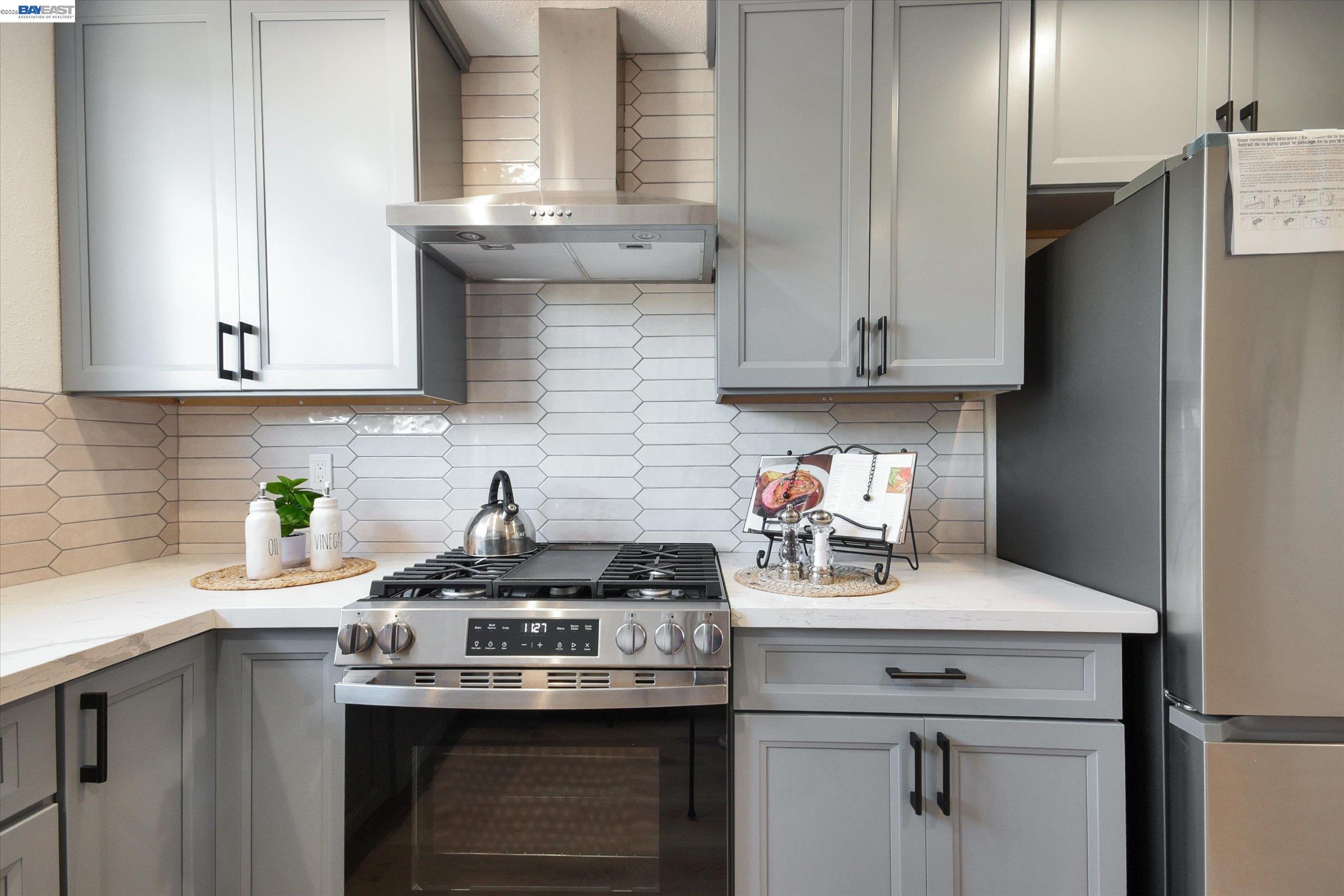 Detail Gallery Image 13 of 38 For 147 Wisteria Dr, East Palo Alto,  CA 94303 - 3 Beds | 1 Baths