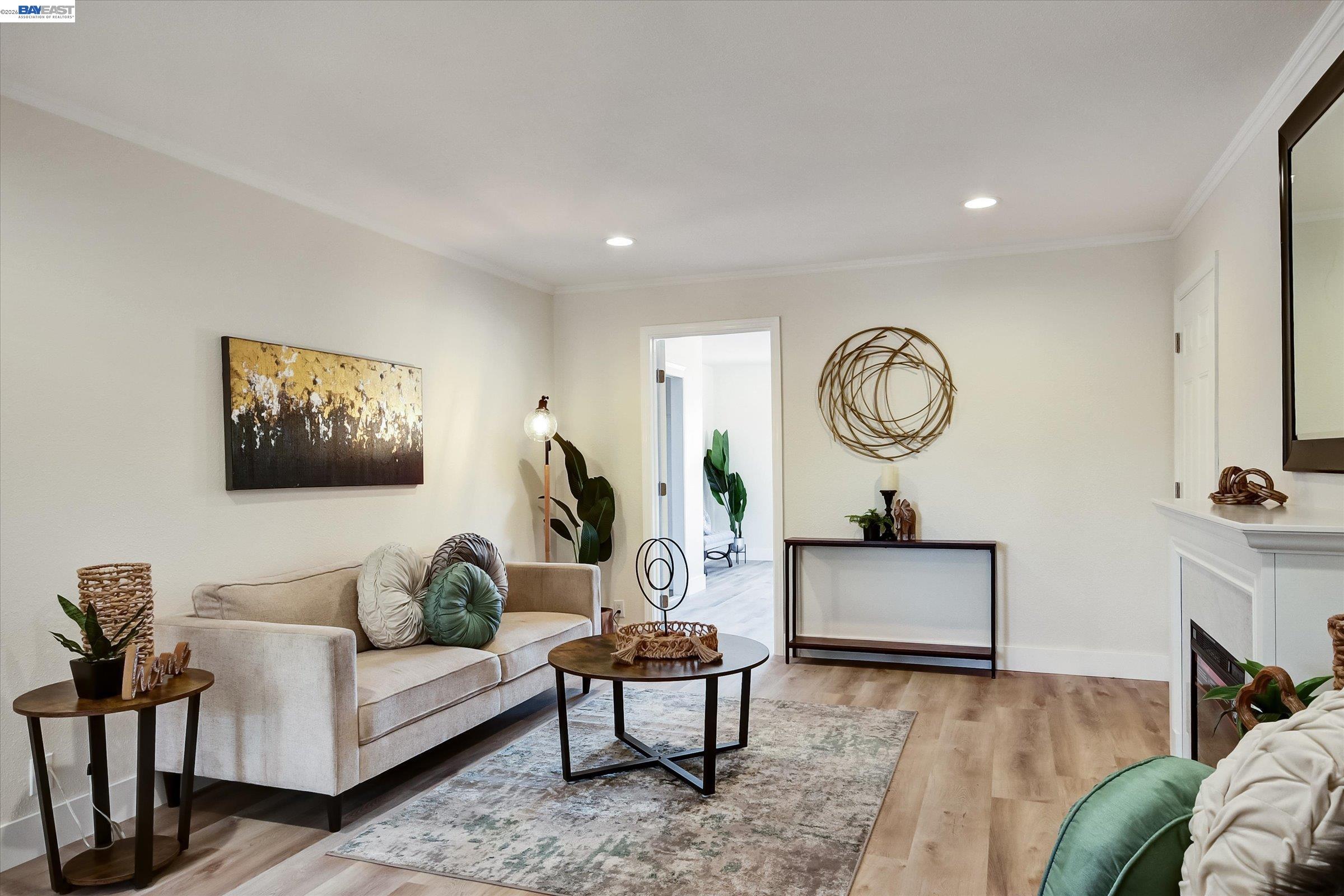 Detail Gallery Image 4 of 38 For 147 Wisteria Dr, East Palo Alto,  CA 94303 - 3 Beds | 1 Baths