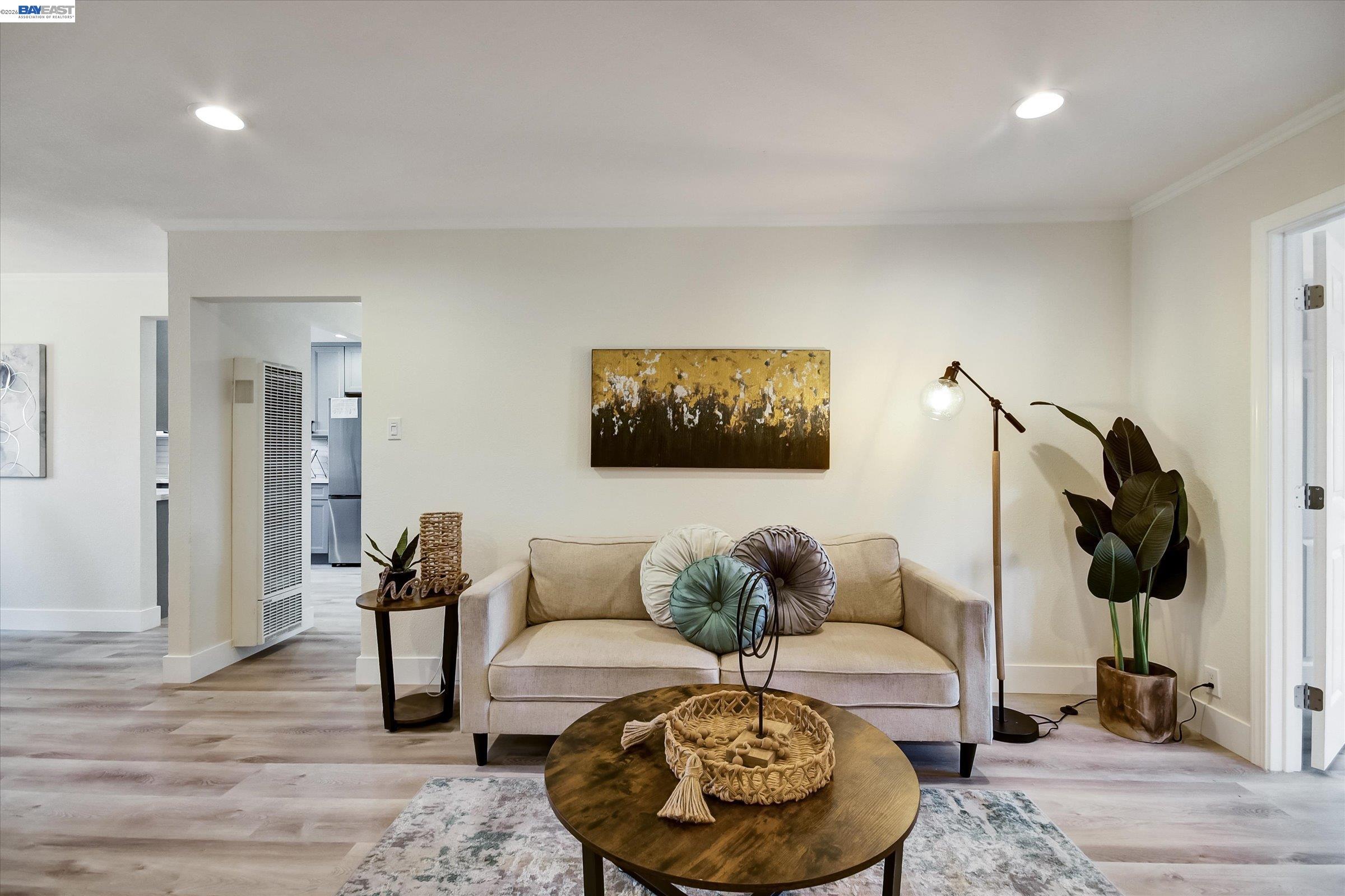 Detail Gallery Image 7 of 38 For 147 Wisteria Dr, East Palo Alto,  CA 94303 - 3 Beds | 1 Baths