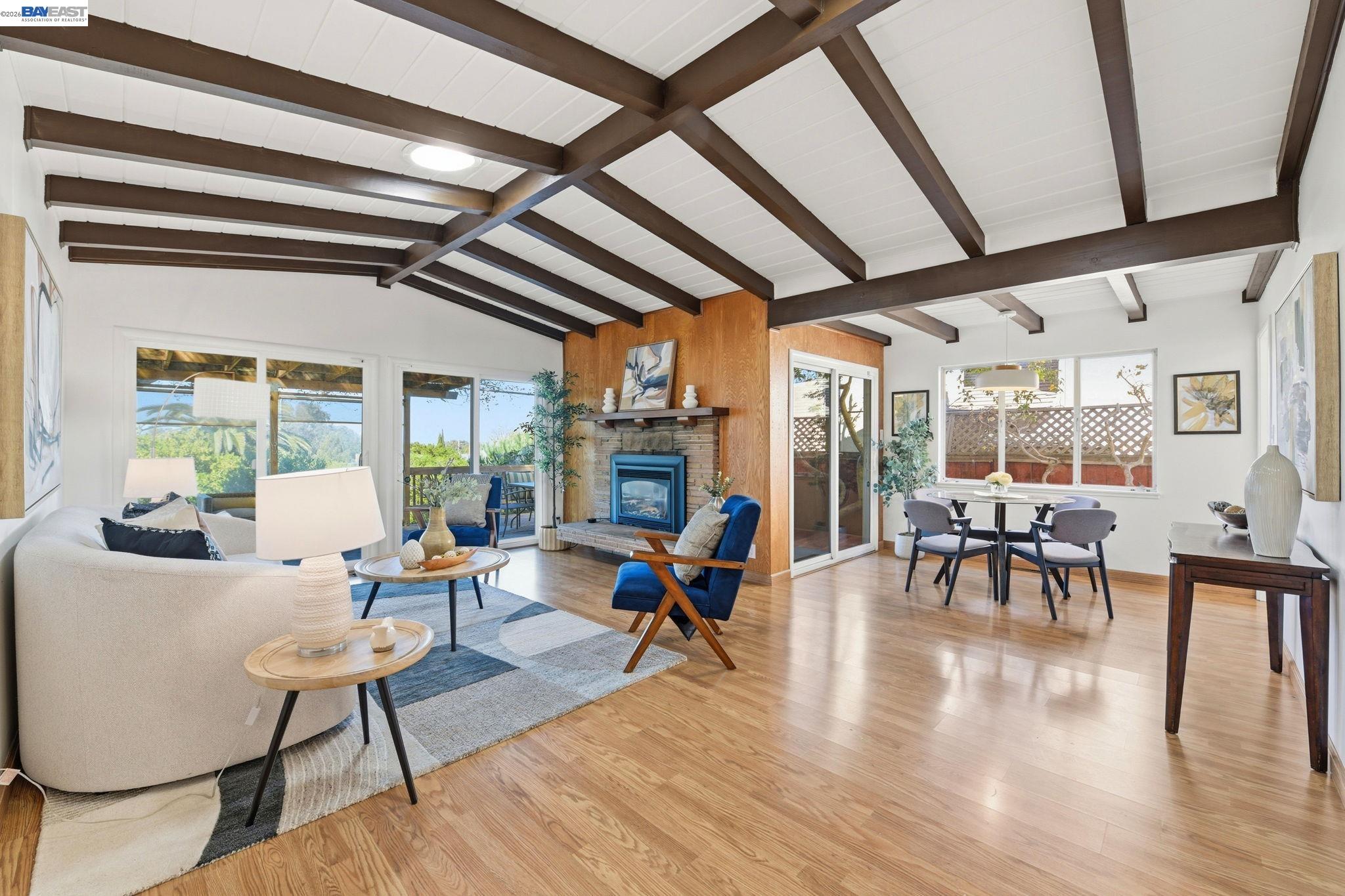 Detail Gallery Image 3 of 38 For 24889 Bland St, Hayward,  CA 94541 - 2 Beds | 1/1 Baths