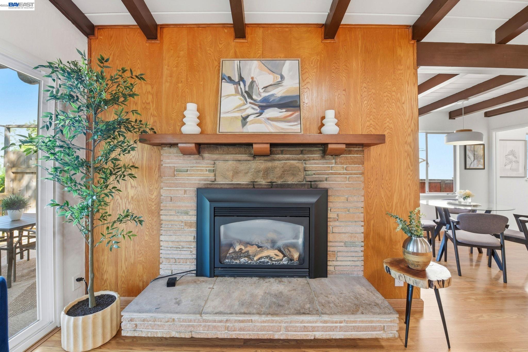 Detail Gallery Image 5 of 38 For 24889 Bland St, Hayward,  CA 94541 - 2 Beds | 1/1 Baths